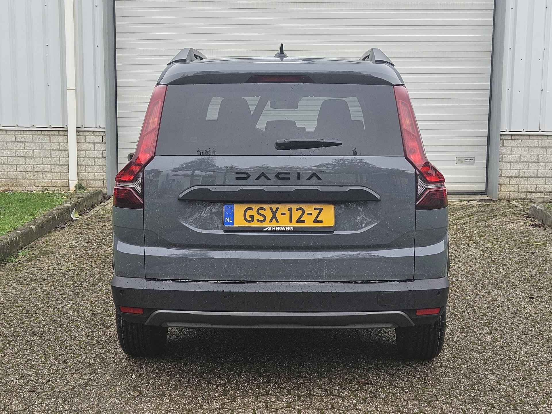 Dacia Jogger Hybrid Automaat Extreme 7pers. / Demo / Levertijd I.O. / Betreft Black edition / - 29/43