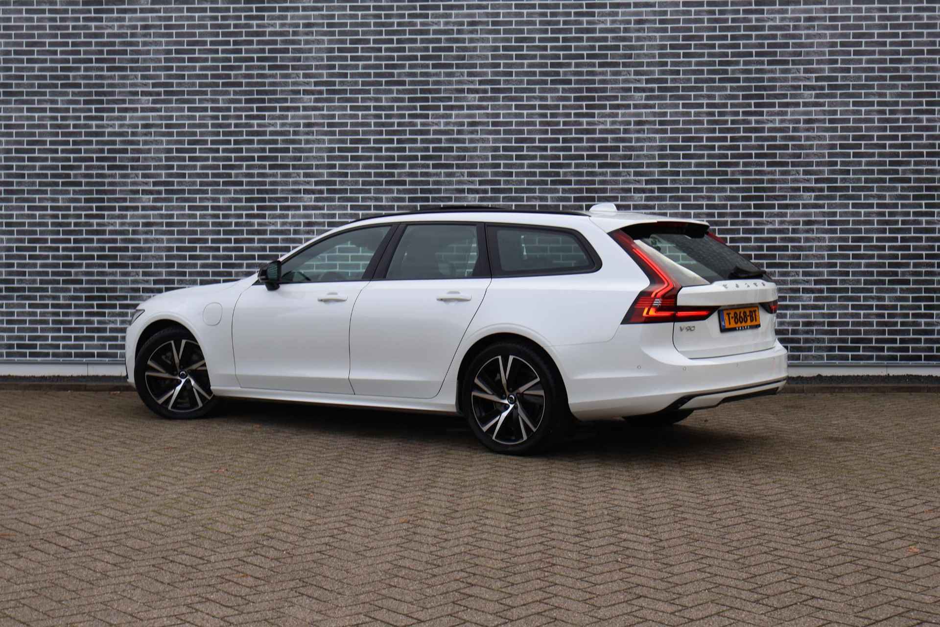 Volvo V90 2.0 T6 Recharge AWD Ultimate Dark | Bowers & Wilkins audio | Luchtvering | 360 graden Camera | Trekhaak | - 5/31