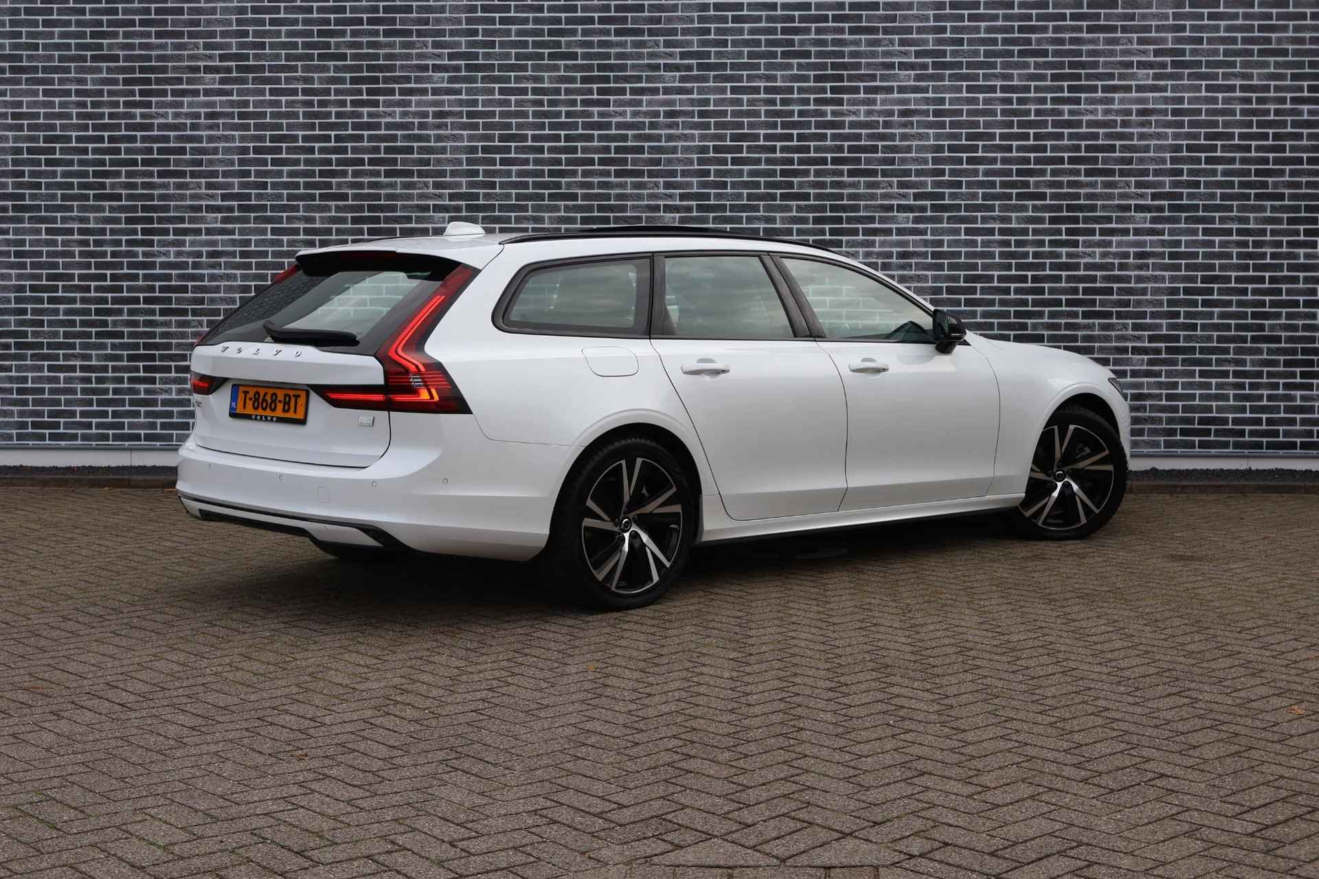 Volvo V90 2.0 T6 Recharge AWD Ultimate Dark | Bowers & Wilkins audio | Luchtvering | 360 graden Camera | Trekhaak | - 6/31