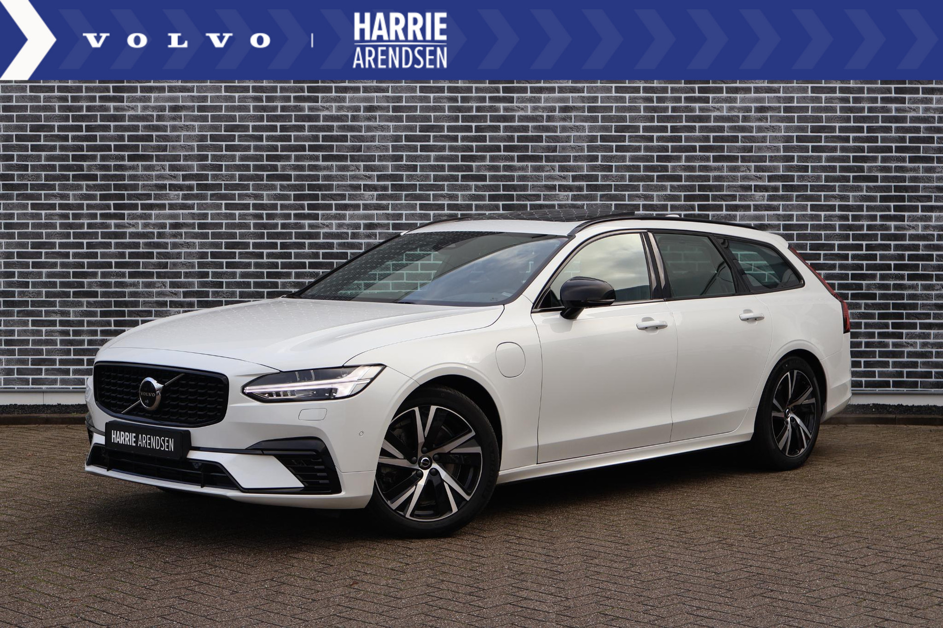 Volvo V90 2.0 T6 Recharge AWD Ultimate Dark | Bowers & Wilkins audio | Luchtvering | 360 graden Camera | Trekhaak |