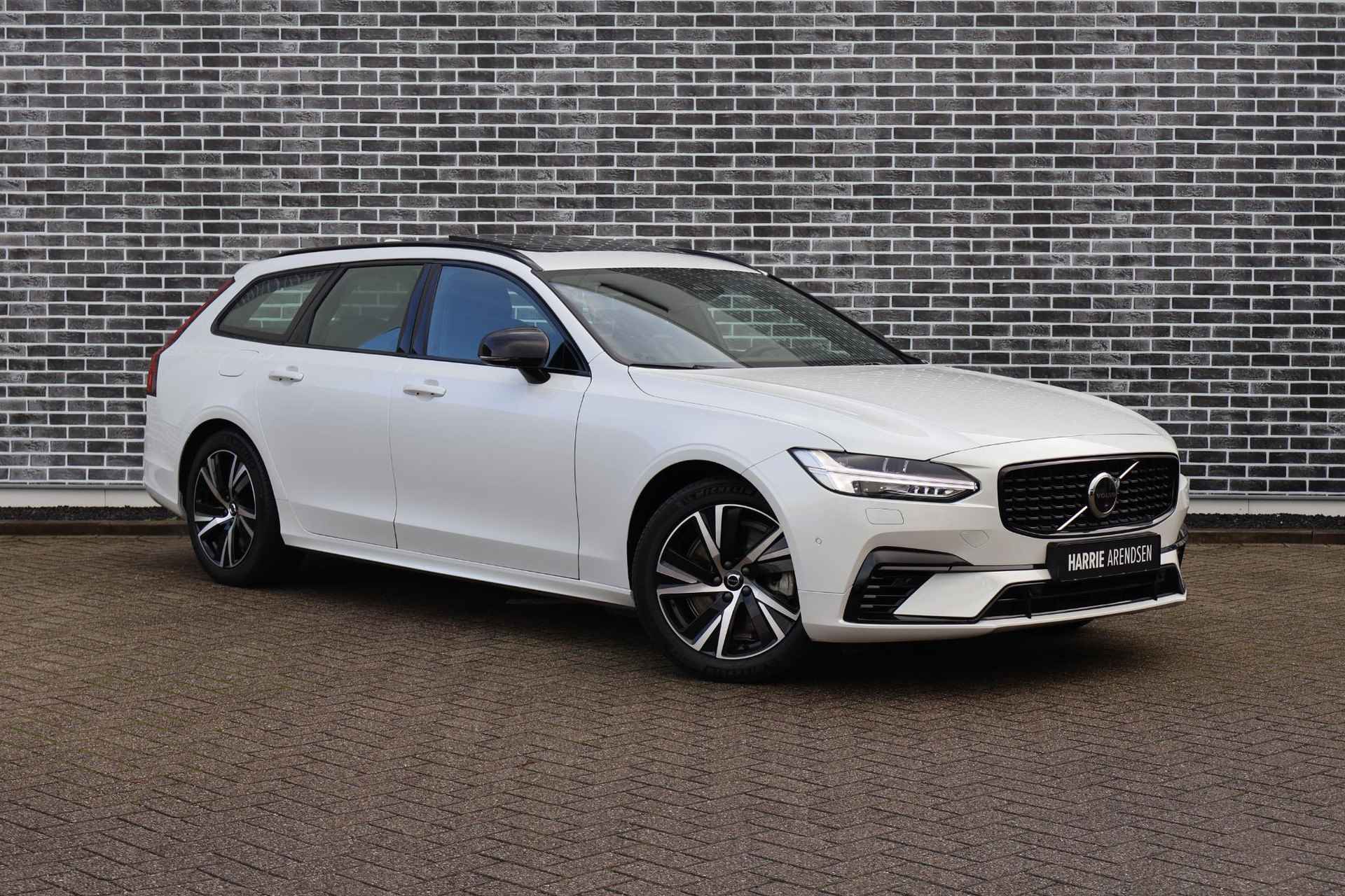 Volvo V90 2.0 T6 Recharge AWD Ultimate Dark | Bowers & Wilkins audio | Luchtvering | 360 graden Camera | Trekhaak | - 3/30