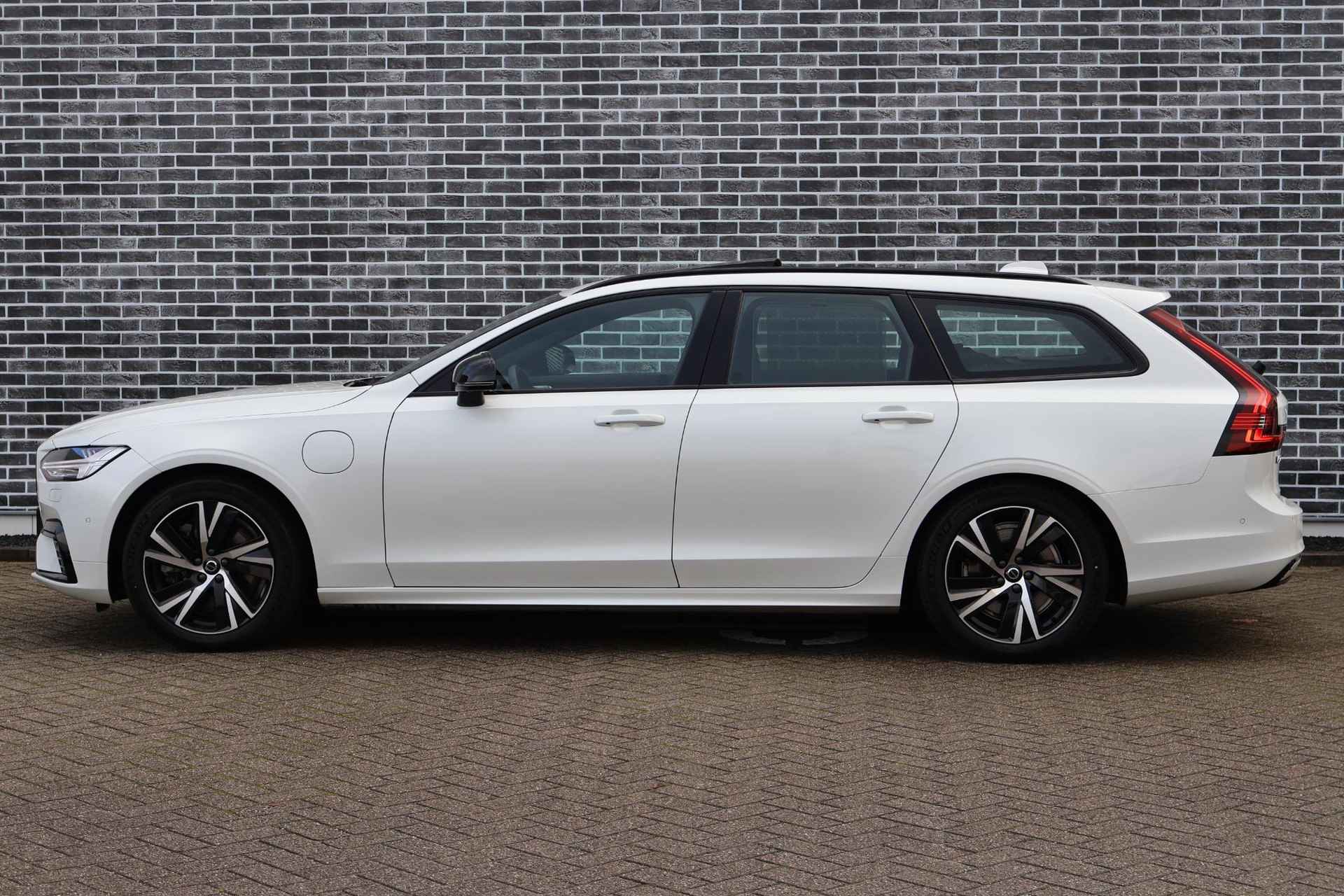 Volvo V90 2.0 T6 Recharge AWD Ultimate Dark | Bowers & Wilkins audio | Luchtvering | 360 graden Camera | Trekhaak | - 5/30