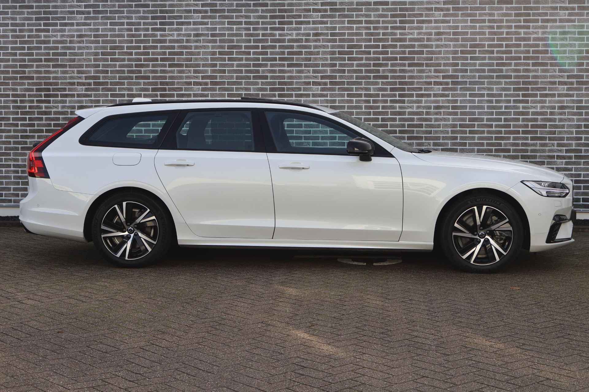 Volvo V90 2.0 T6 Recharge AWD Ultimate Dark | Bowers & Wilkins audio | Luchtvering | 360 graden Camera | Trekhaak | - 6/30