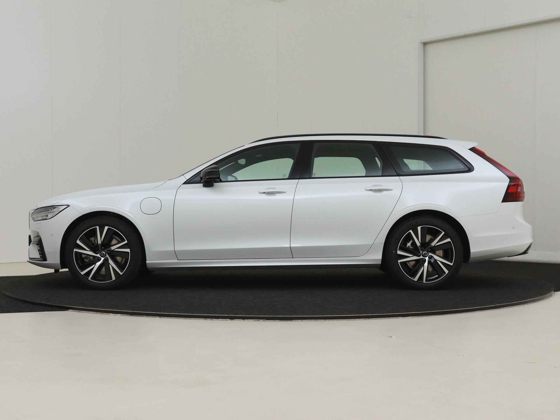 Volvo V90 2.0 T6 Recharge AWD Ultimate Dark | Bowers & Wilkins audio | Luchtvering | 360 graden Camera | Trekhaak | - 3/17