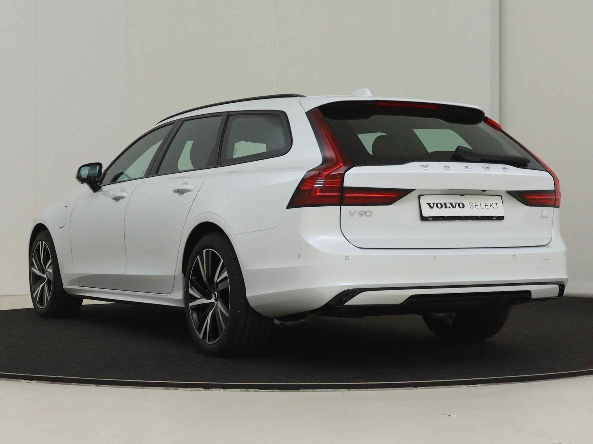 Volvo V90 2.0 T6 Recharge AWD Ultimate Dark | Bowers & Wilkins audio | Luchtvering | 360 graden Camera | Trekhaak | - 4/17