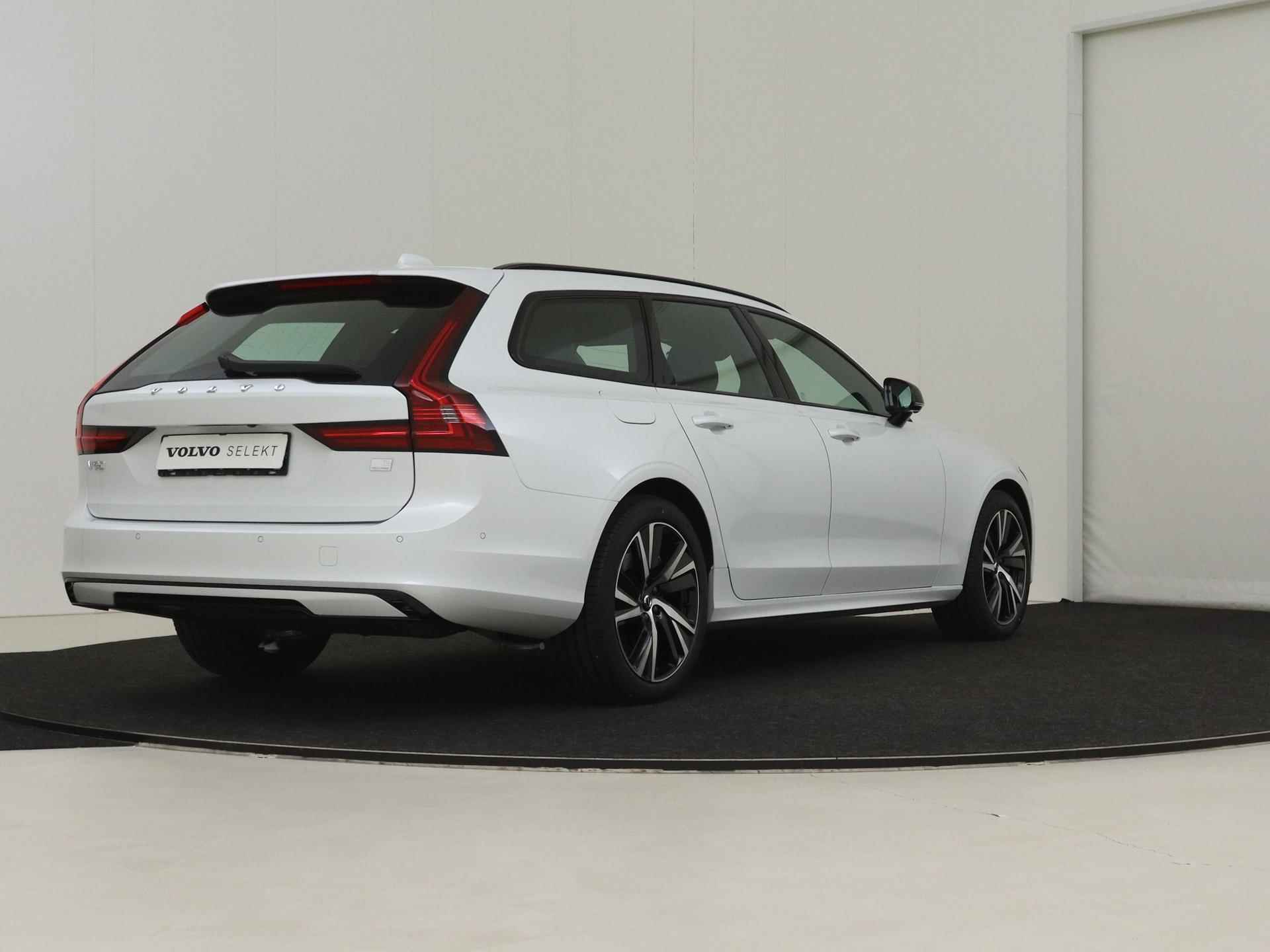 Volvo V90 2.0 T6 Recharge AWD Ultimate Dark | Bowers & Wilkins audio | Luchtvering | 360 graden Camera | Trekhaak | - 7/17