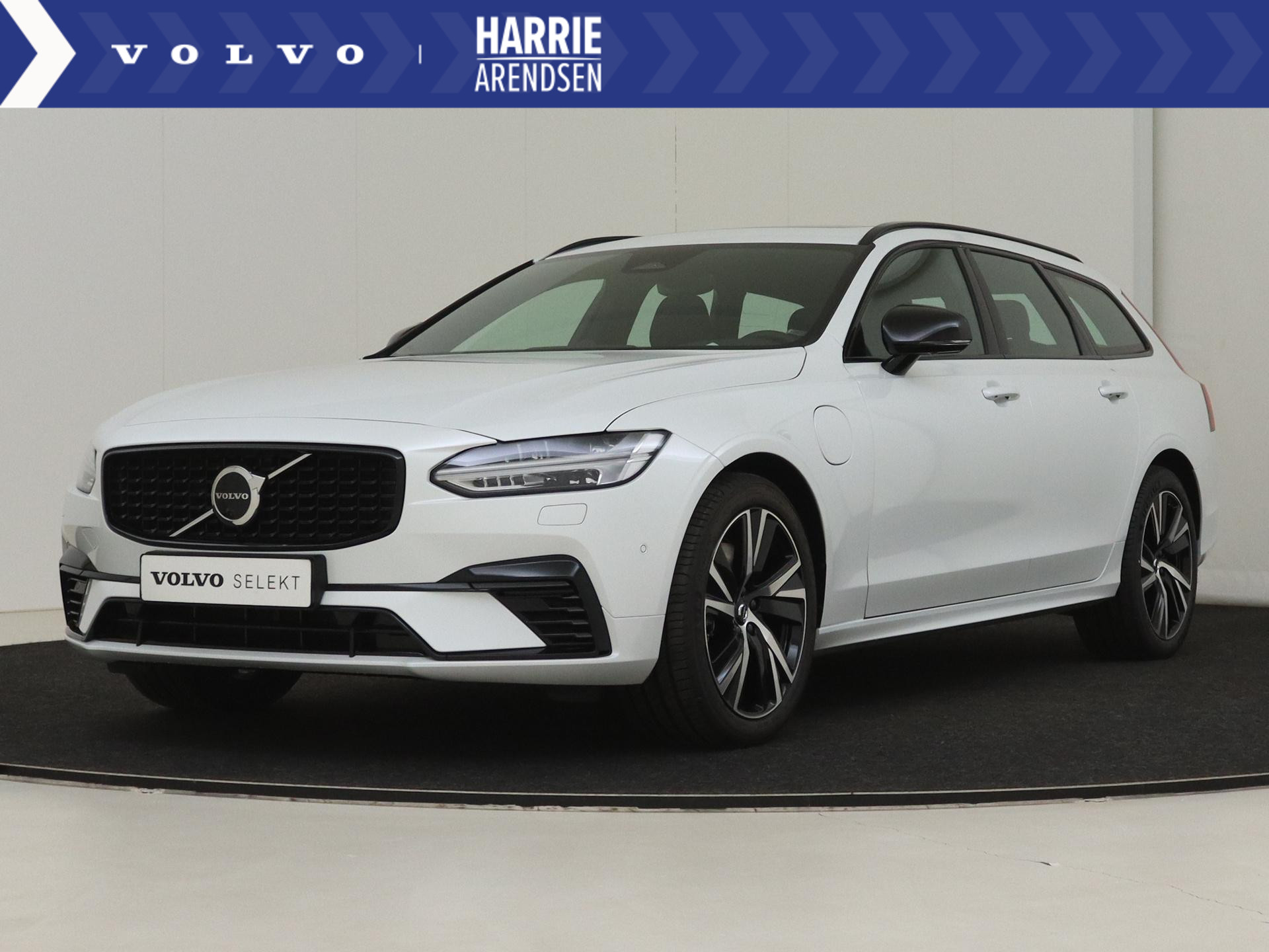 Volvo V90 2.0 T6 Recharge AWD Ultimate Dark | Bowers & Wilkins audio | Luchtvering | 360 graden Camera | Trekhaak |