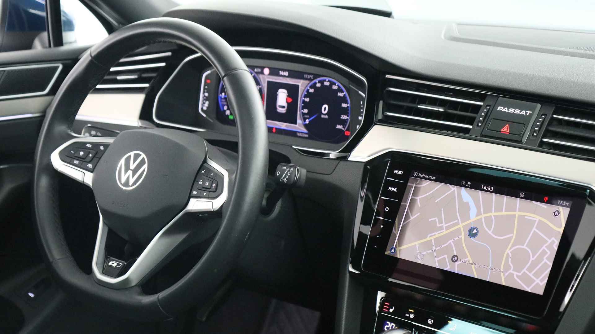 Volkswagen Passat Variant 1.5 TSI 150pk R-Line Business DSG / Panoramadak / Camera / Head-up Display - 21/39