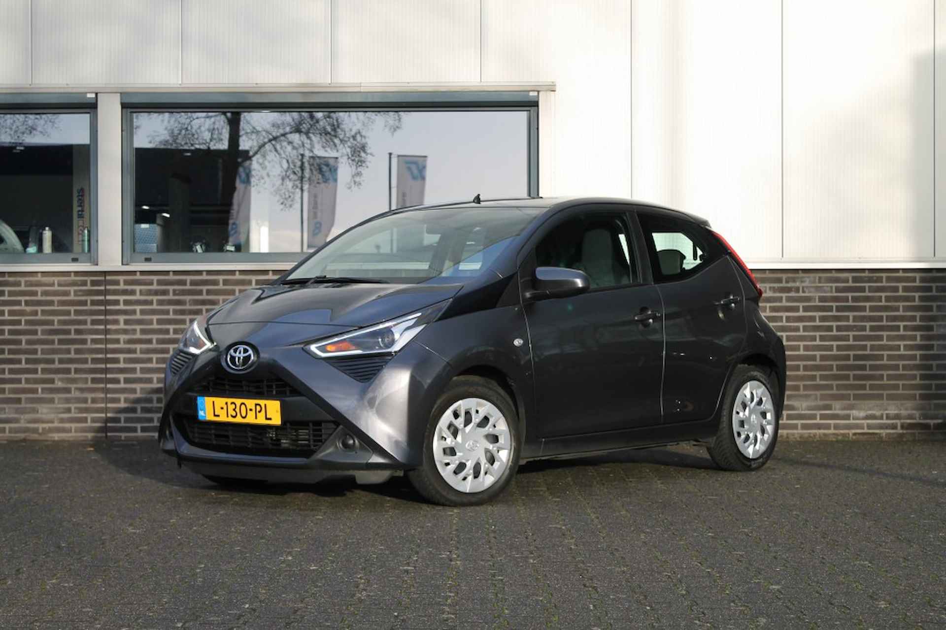 TOYOTA Aygo 1.0 VVT-i X-Play - ParkeerCamera - Airco - Apple/Android Carplay - 2/21