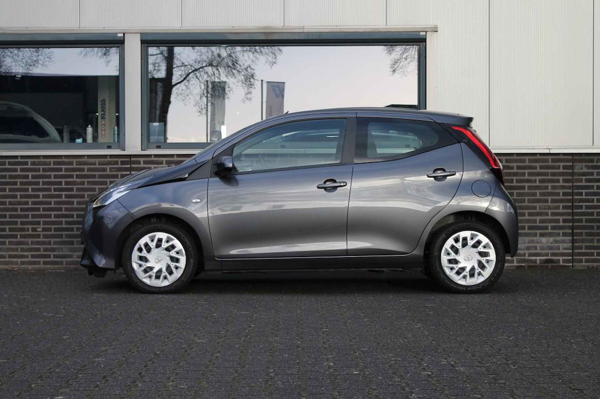 TOYOTA Aygo 1.0 VVT-i X-Play - ParkeerCamera - Airco - Apple/Android Carplay - 5/21