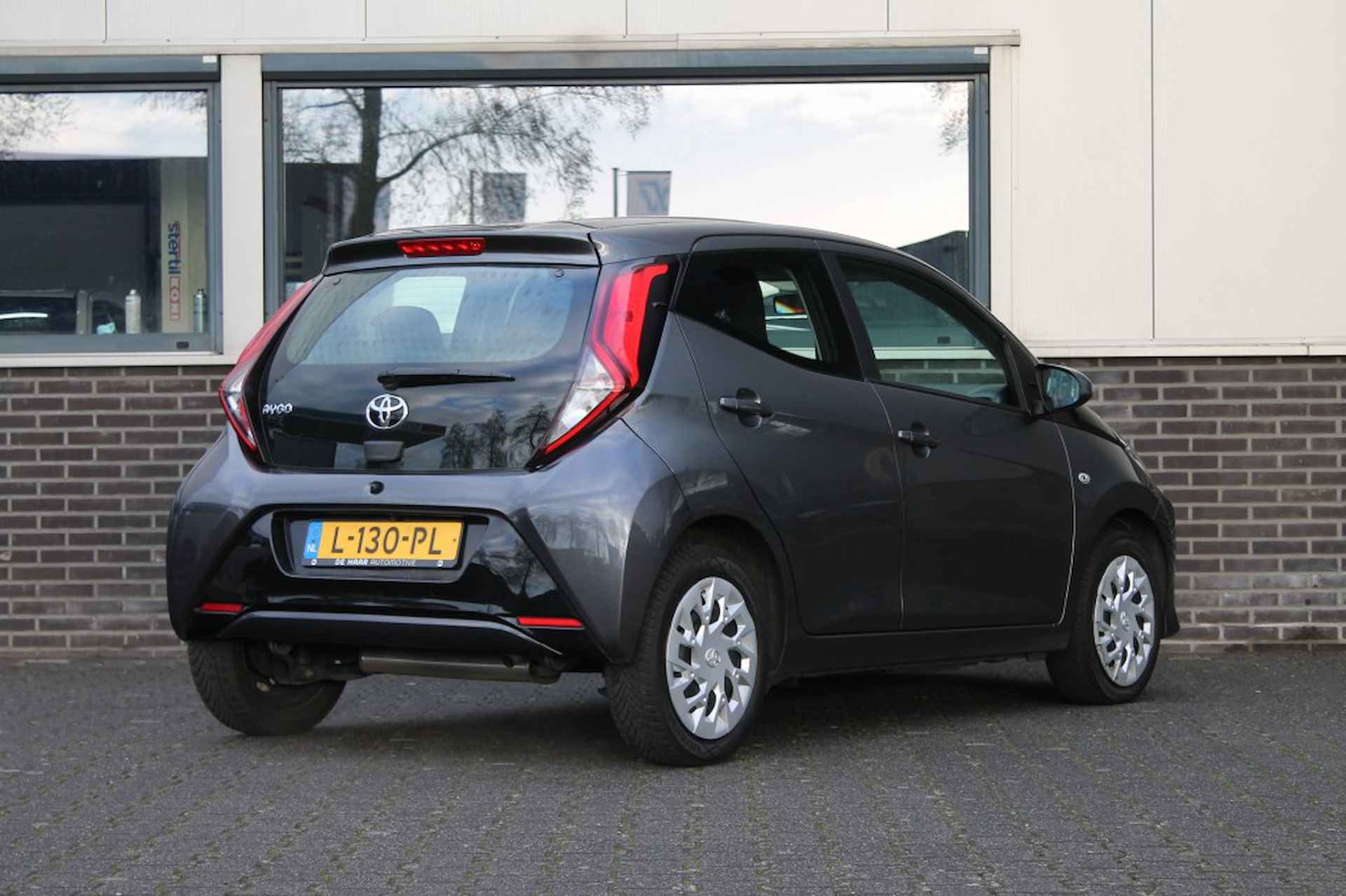 TOYOTA Aygo 1.0 VVT-i X-Play - ParkeerCamera - Airco - Apple/Android Carplay - 9/21