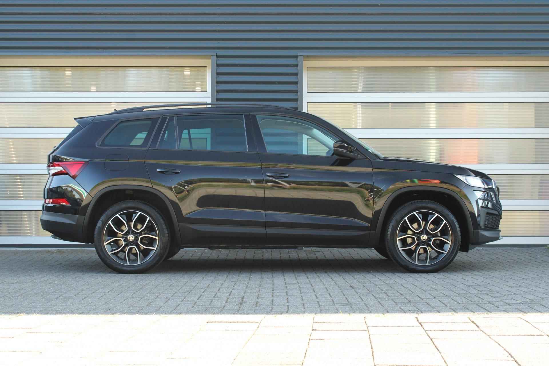 Skoda Kodiaq 1.5 TSI 150pk Business Edition | Navigatie | Canton Audio | Trekhaak | Apple Carplay / Android Auto - 3/60