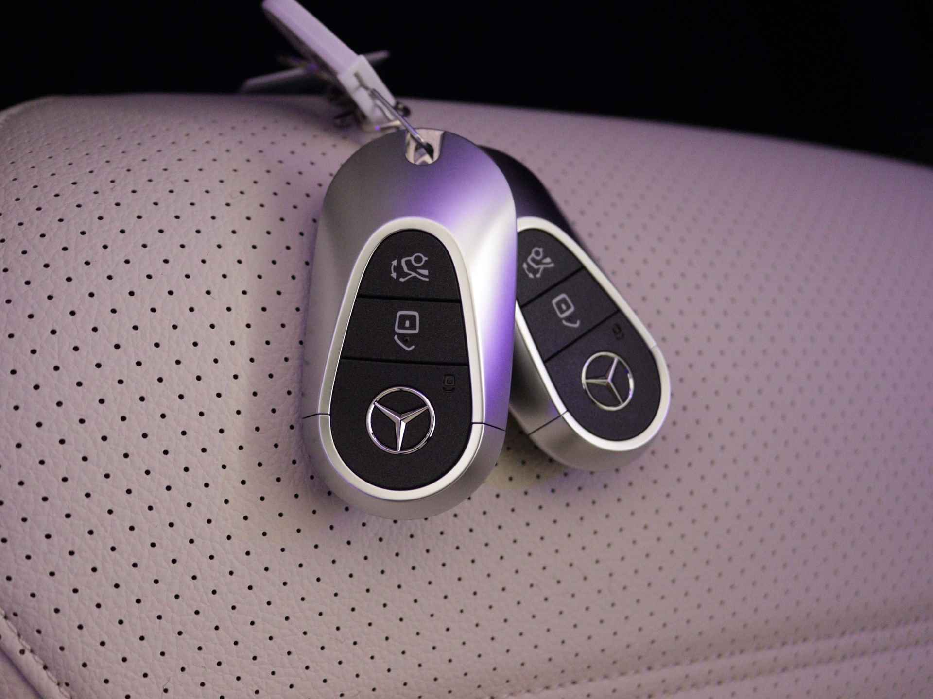 Mercedes-Benz C-Klasse Estate 180 Luxury Line | Trekhaak | USB-pakket | Parkeerpakket met achteruitrijcamera | Dodehoekassistent | Memorypakket | Interieurverlichtingspakket | EASY PACK achterklep | MBUX navigatie Premium | - 11/36