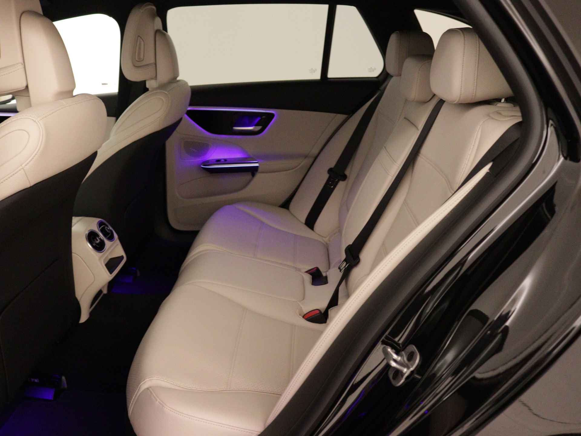 Mercedes-Benz C-Klasse Estate 180 Luxury Line | Trekhaak | USB-pakket | Parkeerpakket met achteruitrijcamera | Dodehoekassistent | Memorypakket | Interieurverlichtingspakket | EASY PACK achterklep | MBUX navigatie Premium | - 16/36