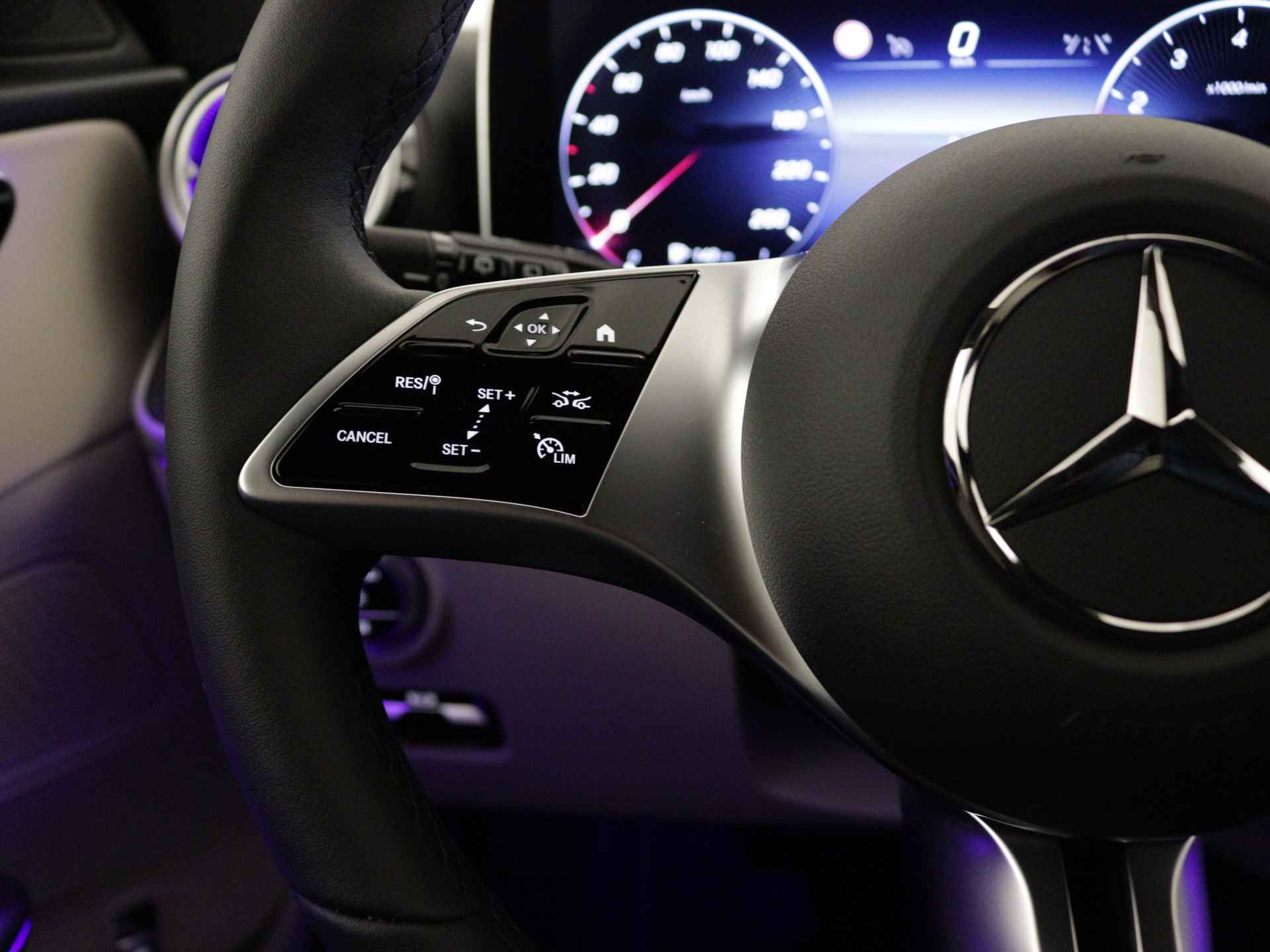 Mercedes-Benz C-Klasse Estate 180 Luxury Line | Trekhaak | USB-pakket | Parkeerpakket met achteruitrijcamera | Dodehoekassistent | Memorypakket | Interieurverlichtingspakket | EASY PACK achterklep | MBUX navigatie Premium | - 18/36
