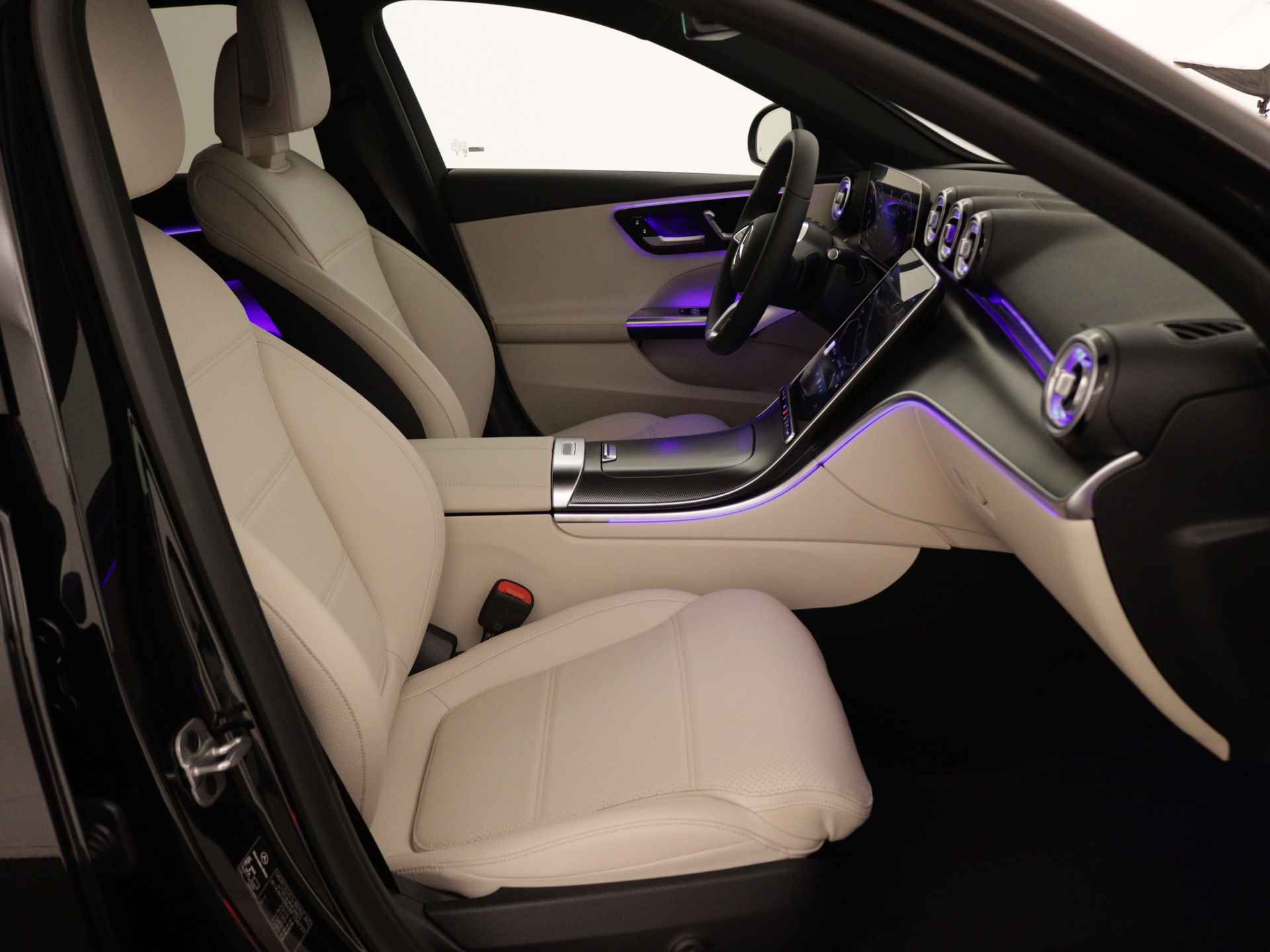 Mercedes-Benz C-Klasse Estate 180 Luxury Line | Trekhaak | USB-pakket | Parkeerpakket met achteruitrijcamera | Dodehoekassistent | Memorypakket | Interieurverlichtingspakket | EASY PACK achterklep | MBUX navigatie Premium | - 30/36