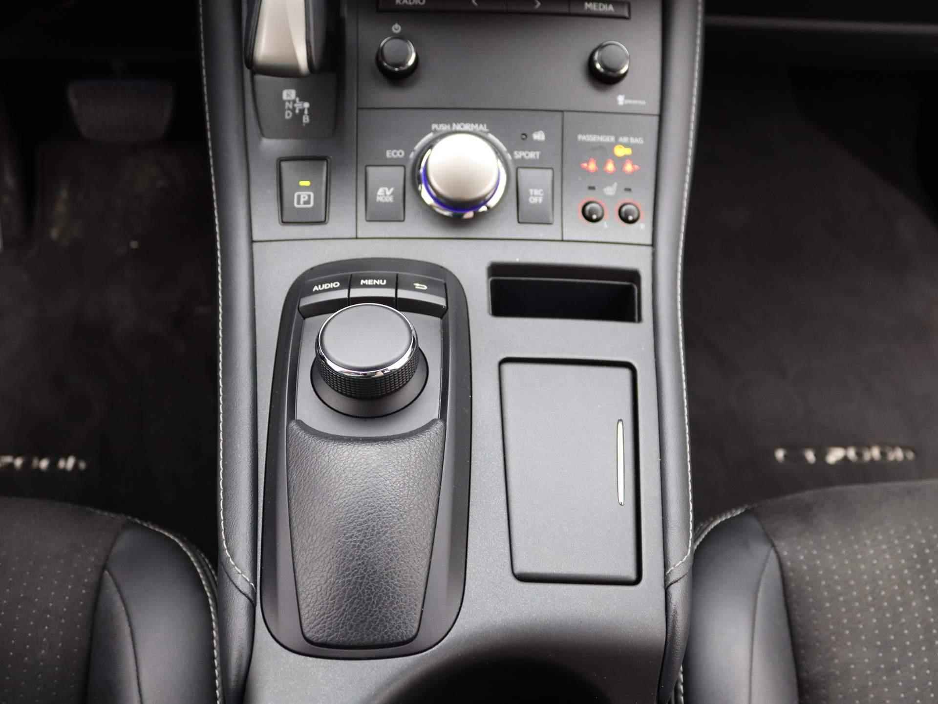 Lexus CT 200h Sport Edition Automaat | Airco | Navigatie | Achteruitrijcamera | Cruise Control | lederen bekleding | - 10/47