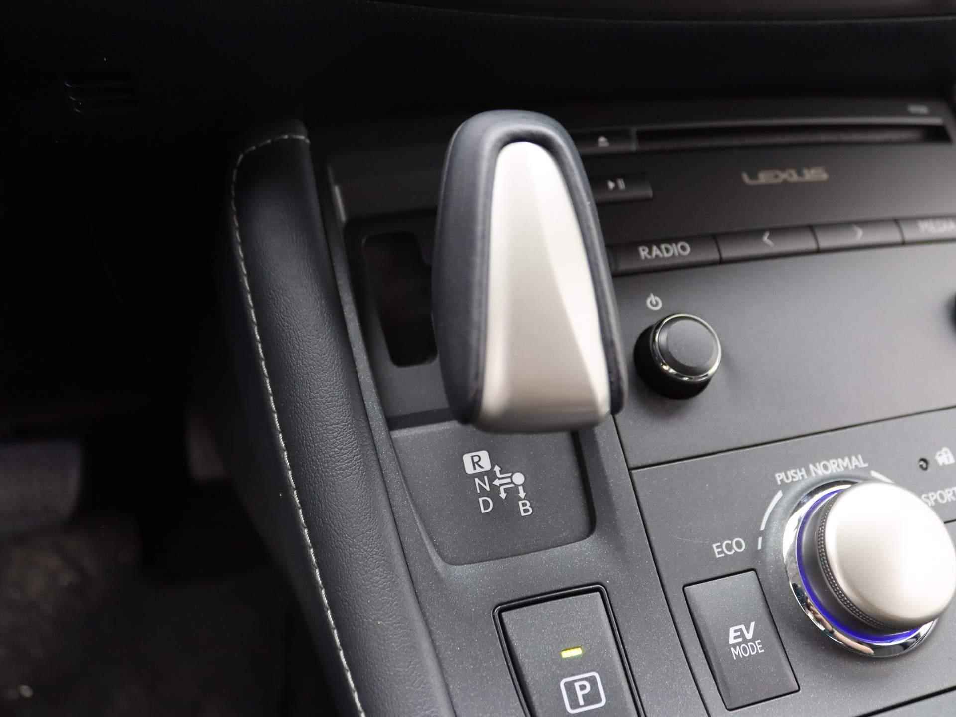 Lexus CT 200h Sport Edition Automaat | Airco | Navigatie | Achteruitrijcamera | Cruise Control | lederen bekleding | - 18/47