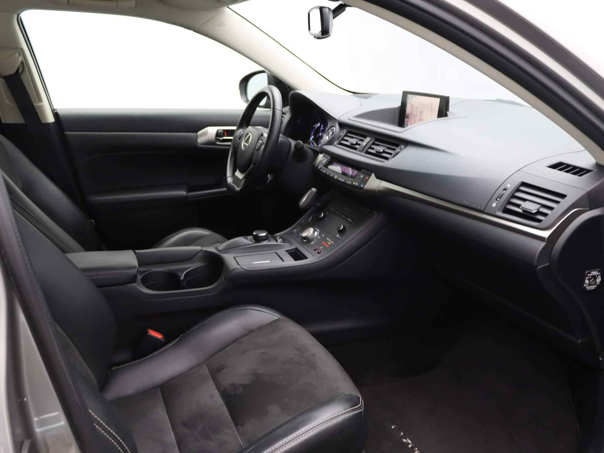 Lexus CT 200h Sport Edition Automaat | Airco | Navigatie | Achteruitrijcamera | Cruise Control | lederen bekleding | - 29/47