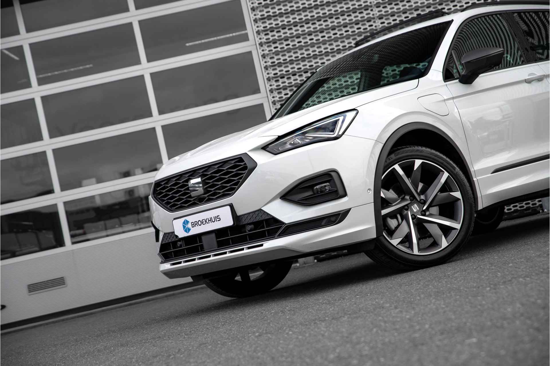 SEAT Tarraco 1.4 TSI e-Hybrid PHEV FR Business 245 pk | Trekhaak | Panoramadak | Camera - 21/32