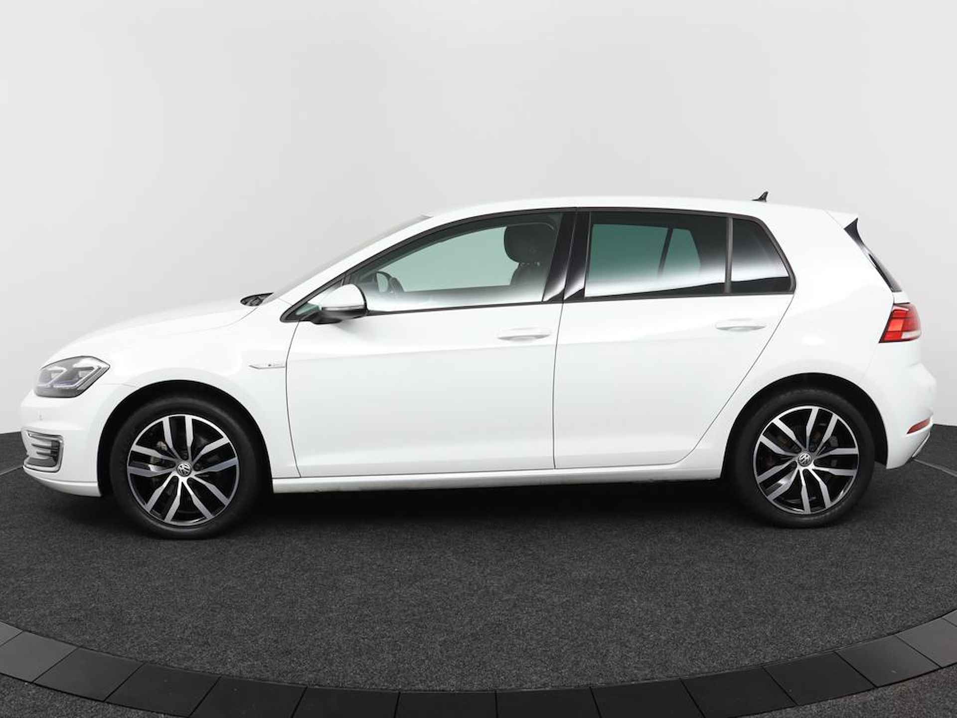 Volkswagen e-Golf E-DITION - 3/42