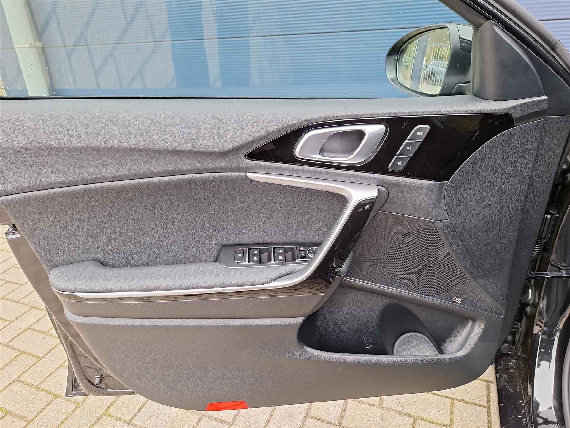 Kia Ceed Sw GT-PlusLine 1.5 T-GDi DCT7 | Panoramadak | Stoel/Stuurverwarming | 18 inch GT-line velgen | JBL Premium Audio | Direct leverbaar | - 26/45