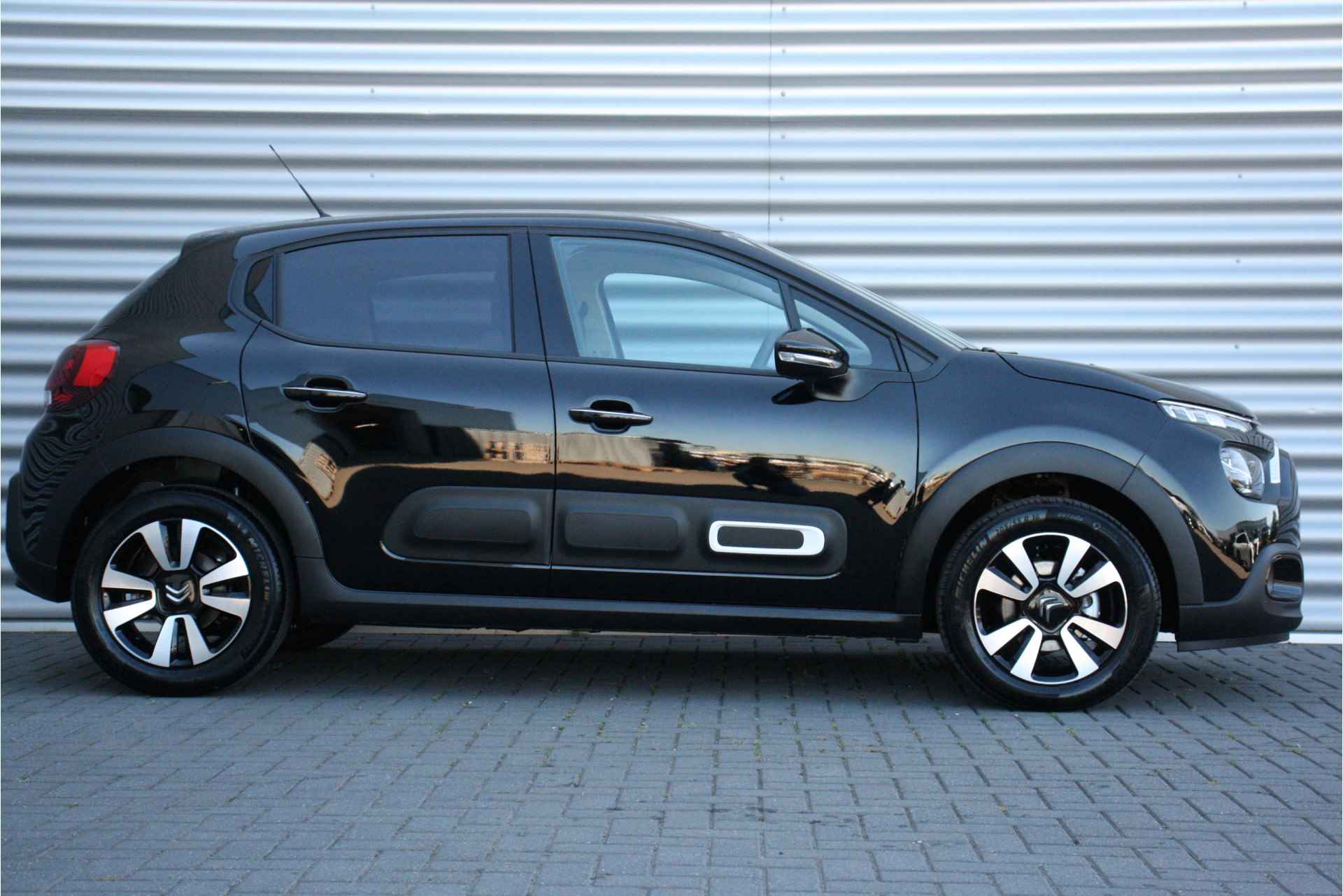 Citroën C3 1.2 PURETECH 110PK MAX AUTOMAAT / NAVI / LEDER / CLIMA / LED / PDC / 16" LMV / CAMERA / KEYLESS / BLUETOOTH / CRUISECONTROL / 1E - 3/37