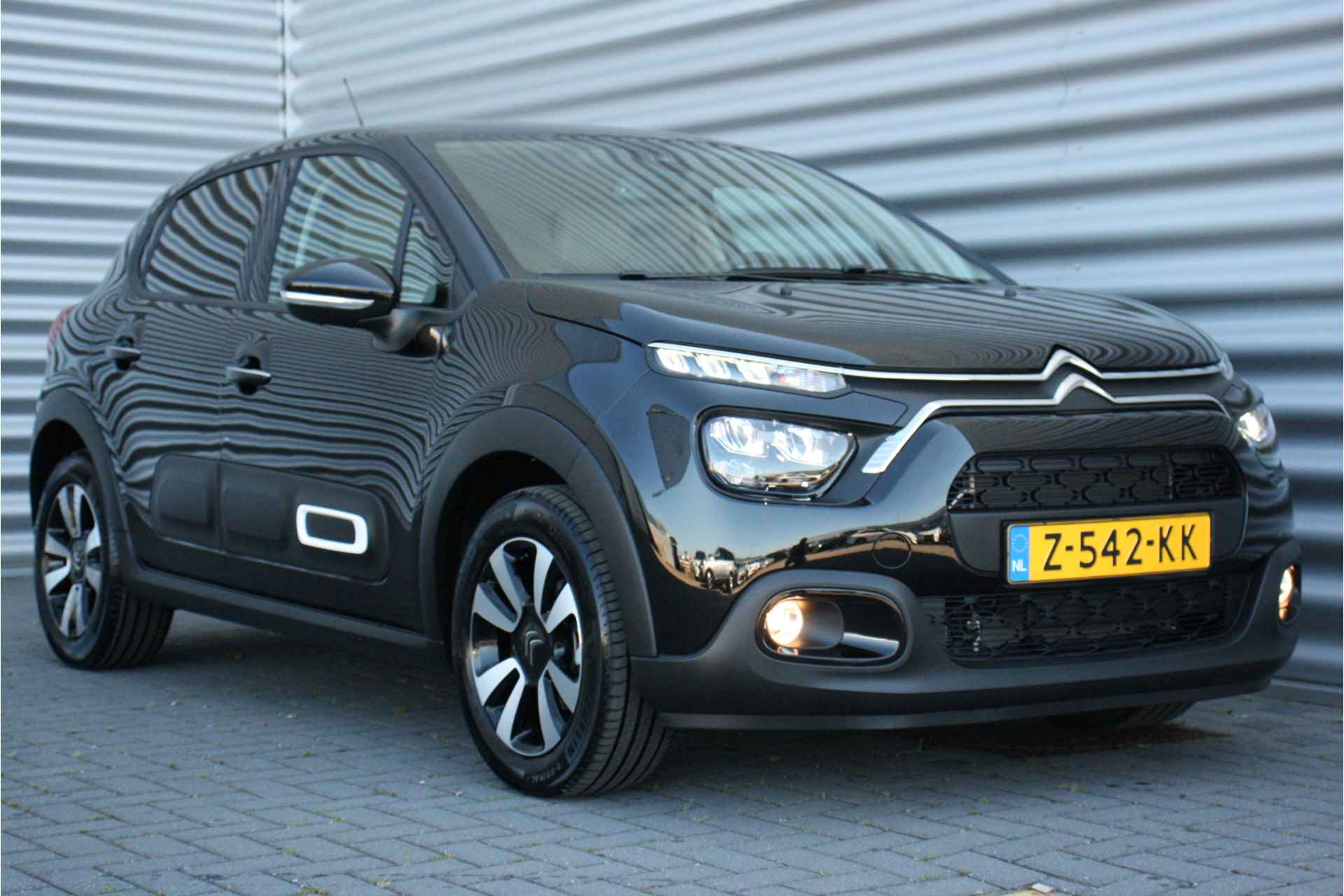 Citroën C3 1.2 PURETECH 110PK MAX AUTOMAAT / NAVI / LEDER / CLIMA / LED / PDC / 16" LMV / CAMERA / KEYLESS / BLUETOOTH / CRUISECONTROL / 1E - 4/37