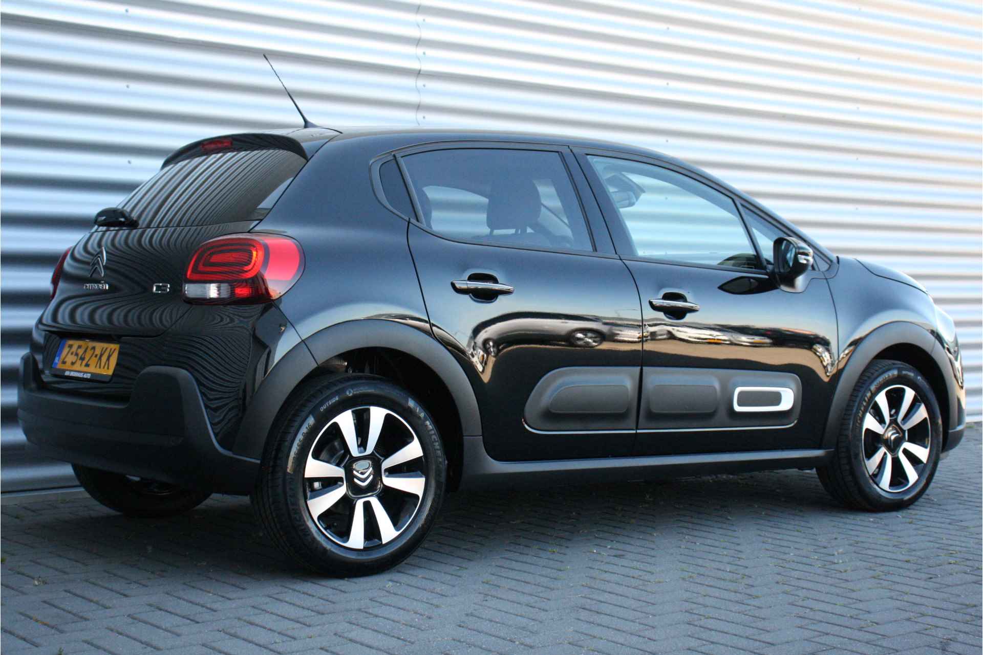 Citroën C3 1.2 PURETECH 110PK MAX AUTOMAAT / NAVI / LEDER / CLIMA / LED / PDC / 16" LMV / CAMERA / KEYLESS / BLUETOOTH / CRUISECONTROL / 1E - 7/37