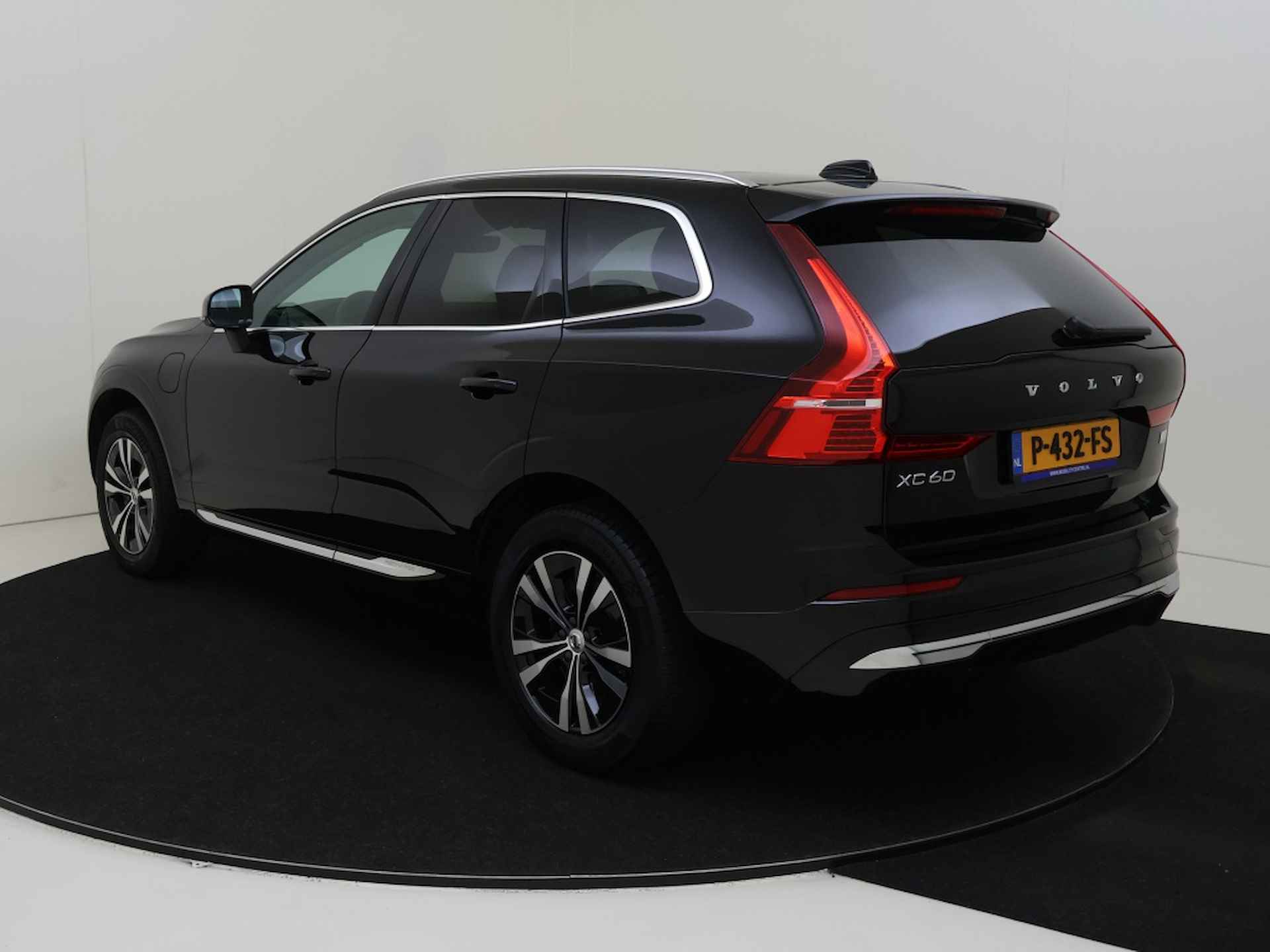 Volvo XC60 T6 AWD Inscription | Trekhaak | Achteruitrijcamera | - 4/35