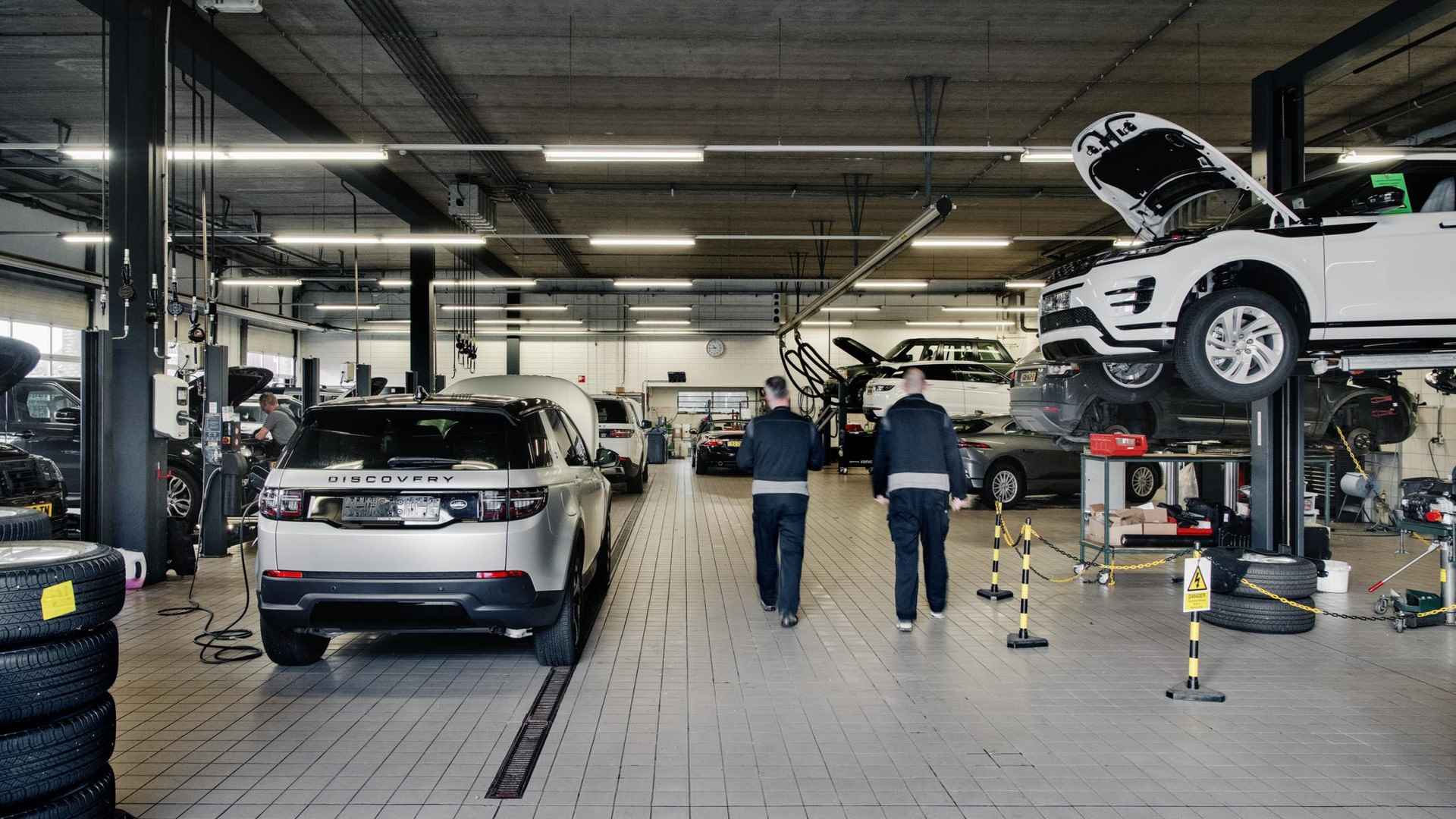 Land Rover Range Rover Velar P400e R-Dynamic SE Beschikbaarheid in overleg. - 22/22