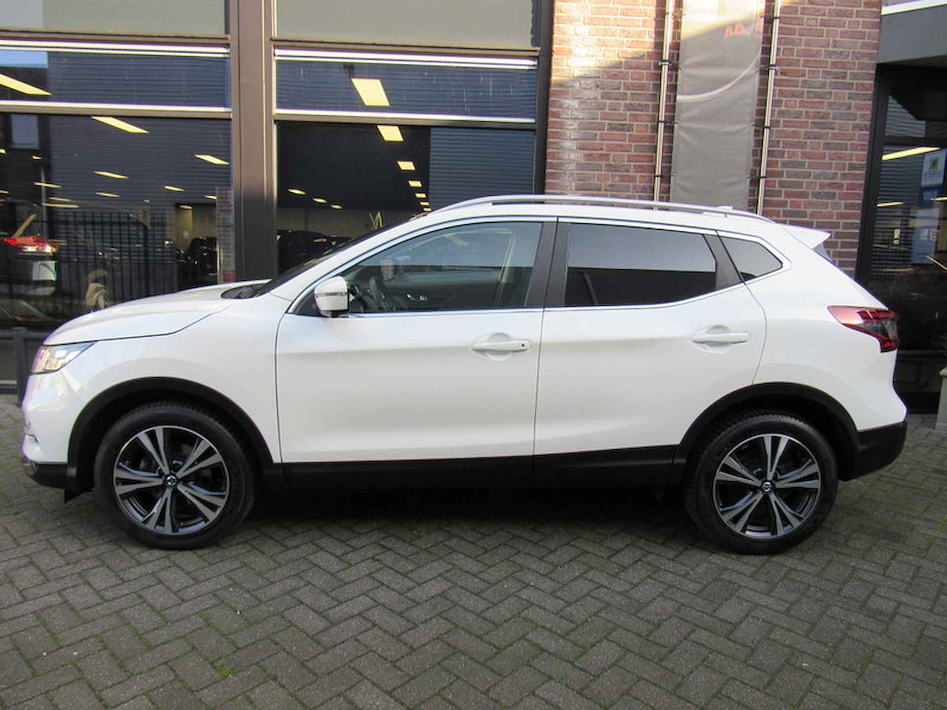 NISSAN Qashqai 1.3 DIG-T 160pk DCT N-Connecta /panoramadak /19 inch velgen