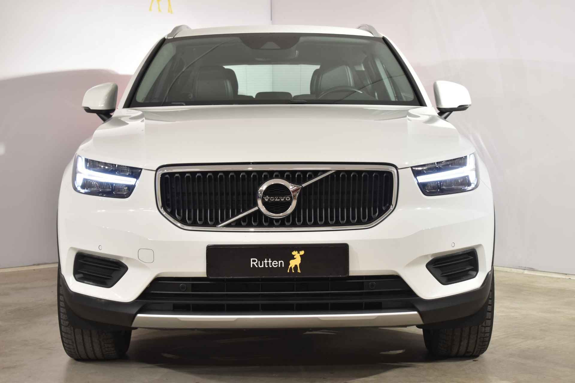 Volvo XC40 T3 156PK Momentum / Navigatie / Elektrische achterklep / Semi elektrisch uitklapbare trekhaak / Camera achter / Park Assist voor en achter - 5/40