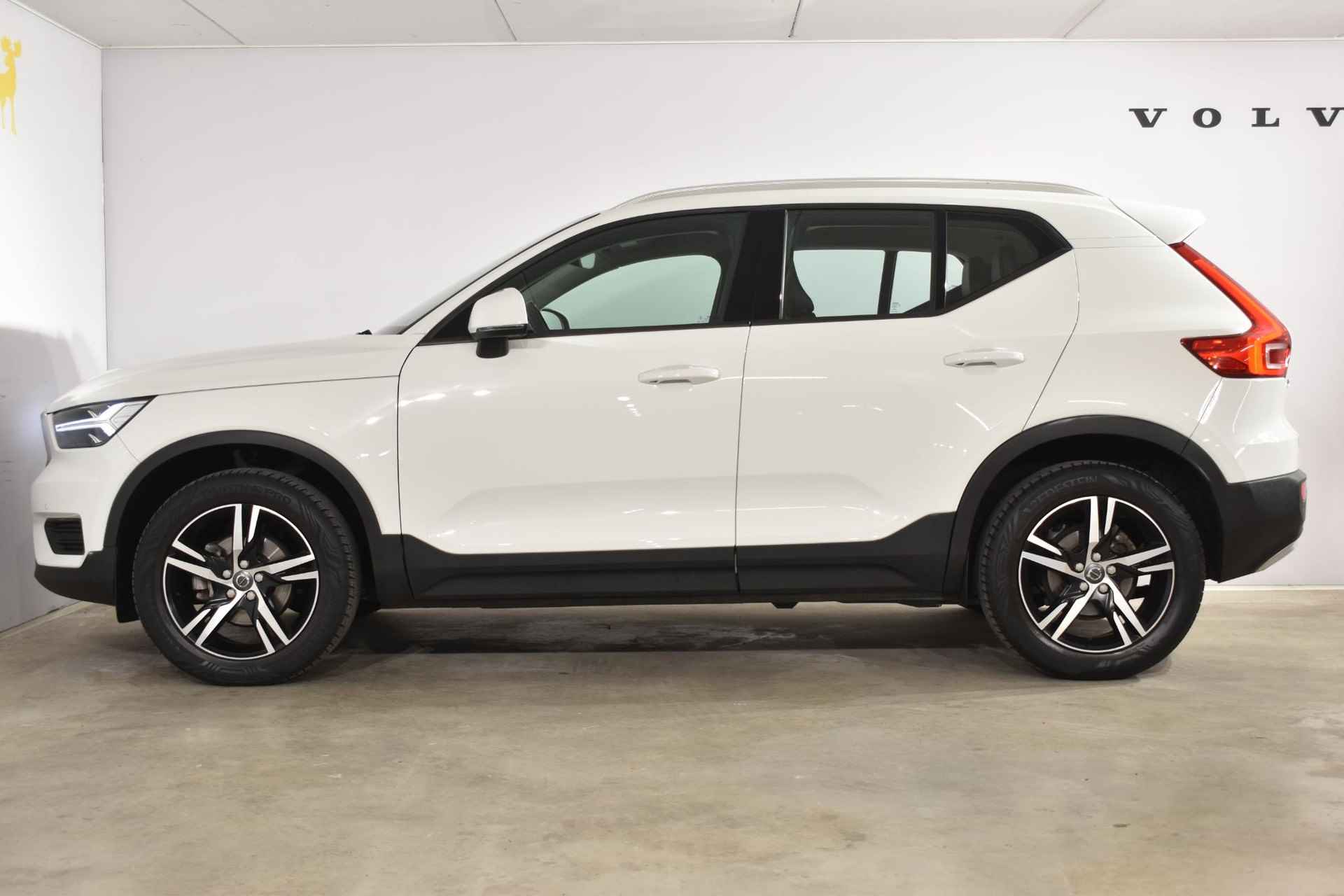 Volvo XC40 T3 156PK Momentum / Navigatie / Elektrische achterklep / Semi elektrisch uitklapbare trekhaak / Camera achter / Park Assist voor en achter - 8/40