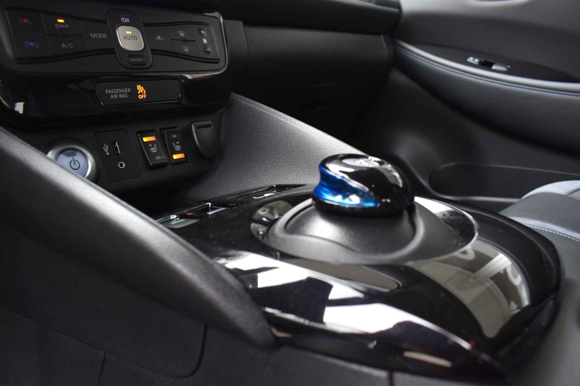Nissan Leaf Tekna 40 kWh / € 2.000,00 Subsidie* / Pro-Pilot / Bose / Leder / Apple Carplay - 31/73