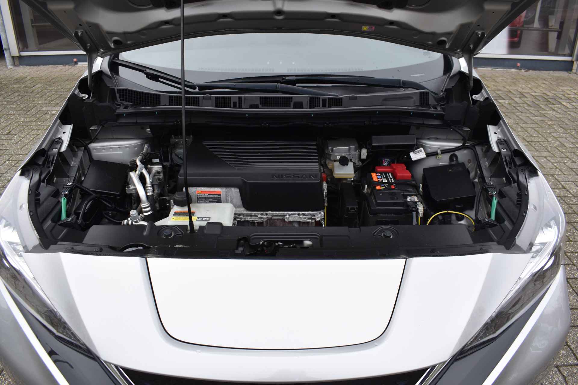 Nissan Leaf Tekna 40 kWh / € 2.000,00 Subsidie* / Pro-Pilot / Bose / Leder / Apple Carplay - 39/73