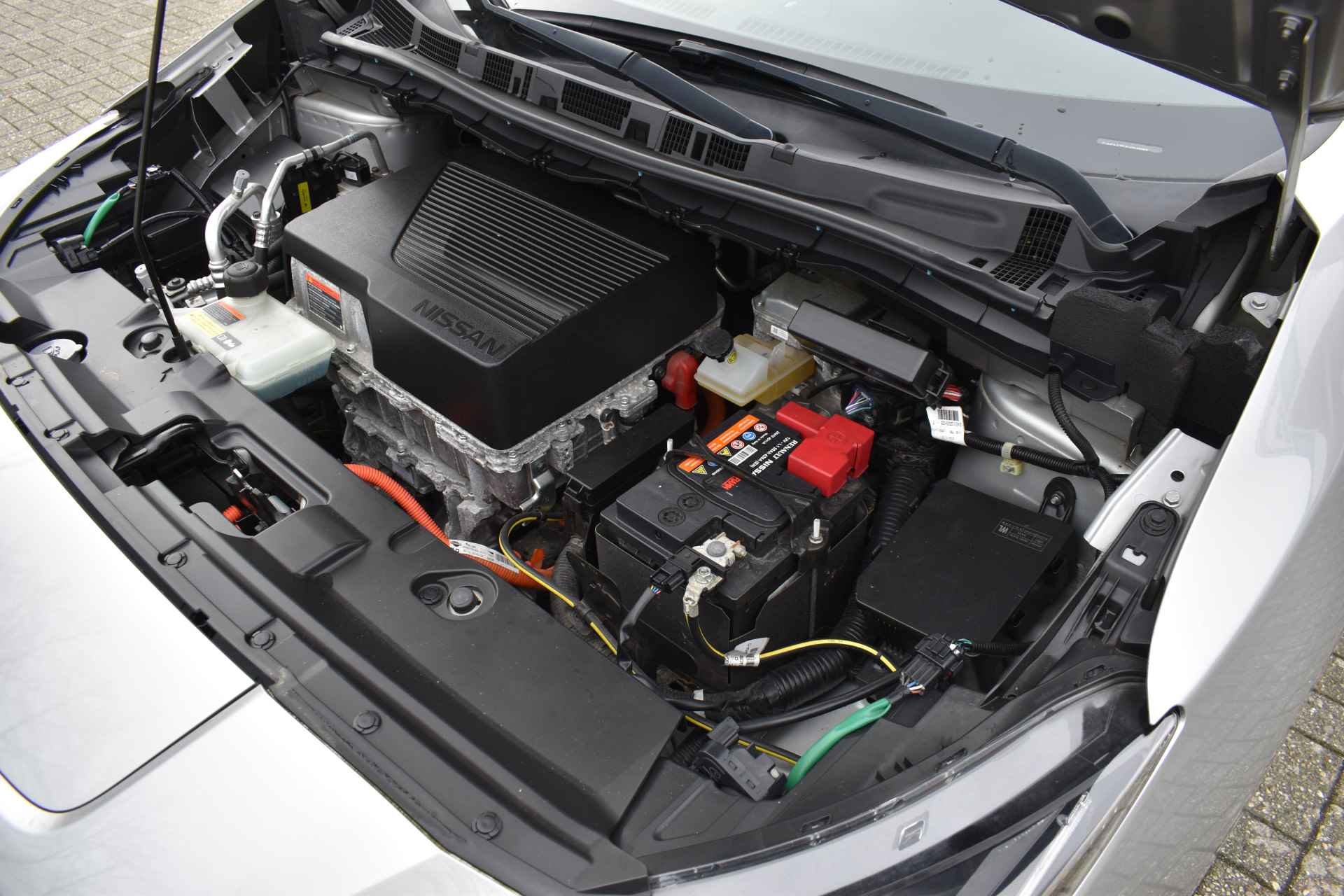 Nissan Leaf Tekna 40 kWh / € 2.000,00 Subsidie* / Pro-Pilot / Bose / Leder / Apple Carplay - 40/73