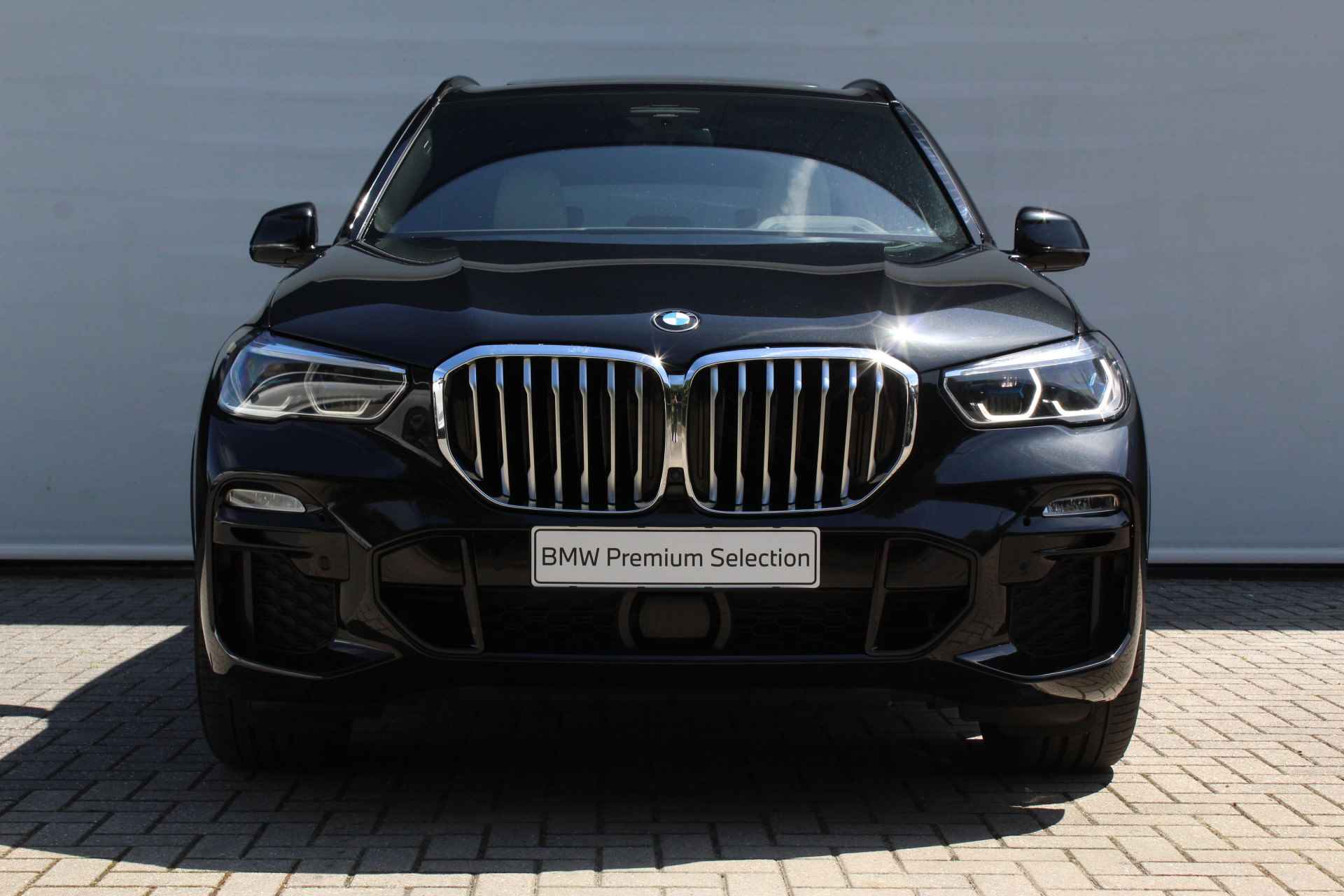 BMW X5 xDrive45e High Executive M Sport Automaat / Panoramadak / Head-Up / Harman Kardon / Laserlight / Night Vision / Parking Assistant Plus / Stoelverwarming - 9/28