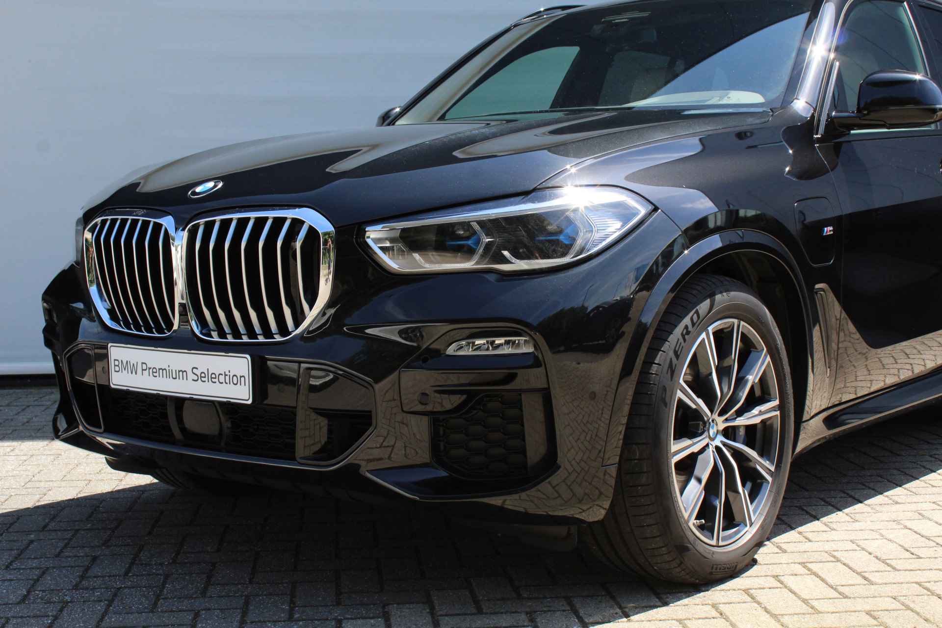 BMW X5 xDrive45e High Executive M Sport Automaat / Panoramadak / Head-Up / Harman Kardon / Laserlight / Night Vision / Parking Assistant Plus / Stoelverwarming - 14/28