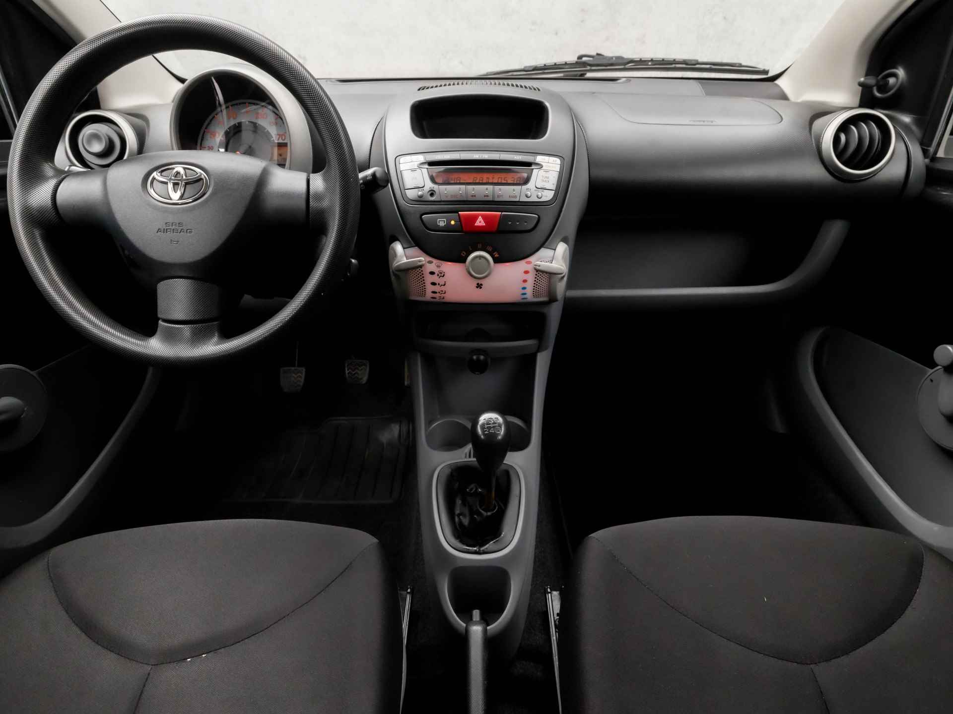 Toyota Aygo 1.0-12V Sport (5 DEURS, NIEUWE APK, SPORTSTOELEN, STUURBEKRACHTIGING, NIEUWSTAAT) - 6/26