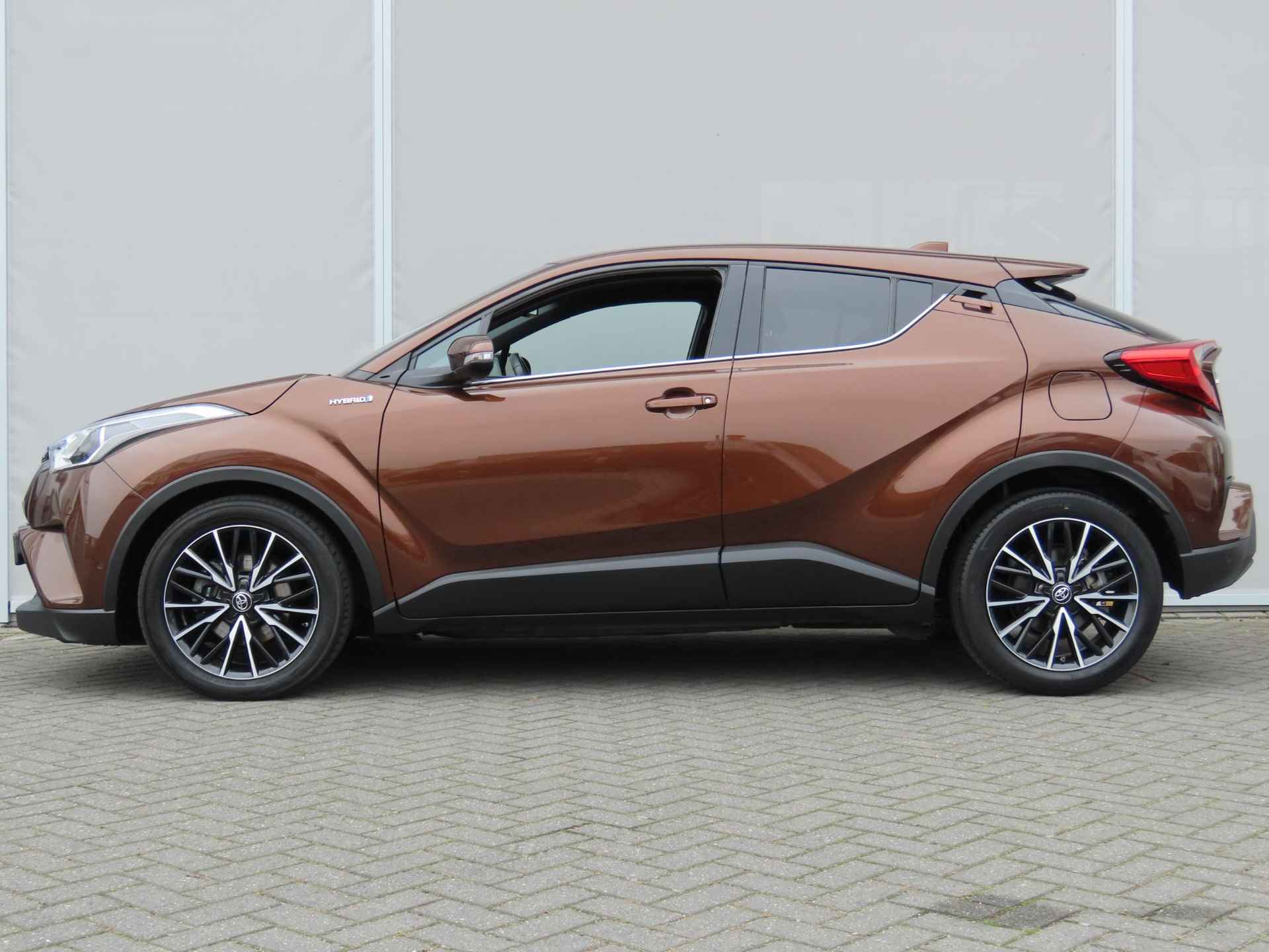 Toyota C-HR 1.8 Hybrid Style  100% onderhouden | Navi | Stoelverwarming | JBL | Camera | - 2/26