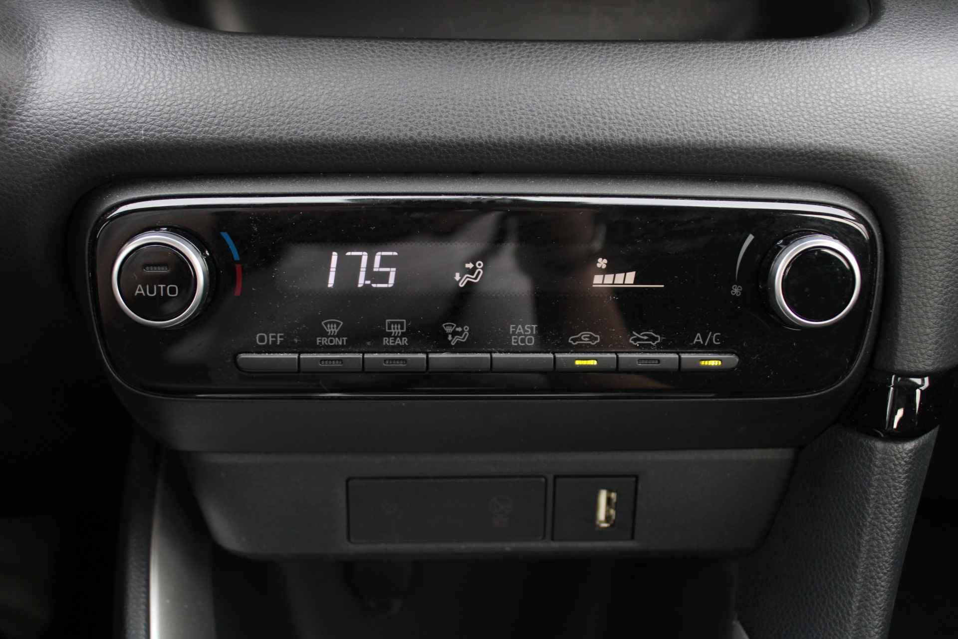 Toyota Yaris 1.5 Hybrid Dynamic Automaat Achteruitrijcamera, Adaptieve Cruise Control, Apple Carplay/Android Auto - 22/37
