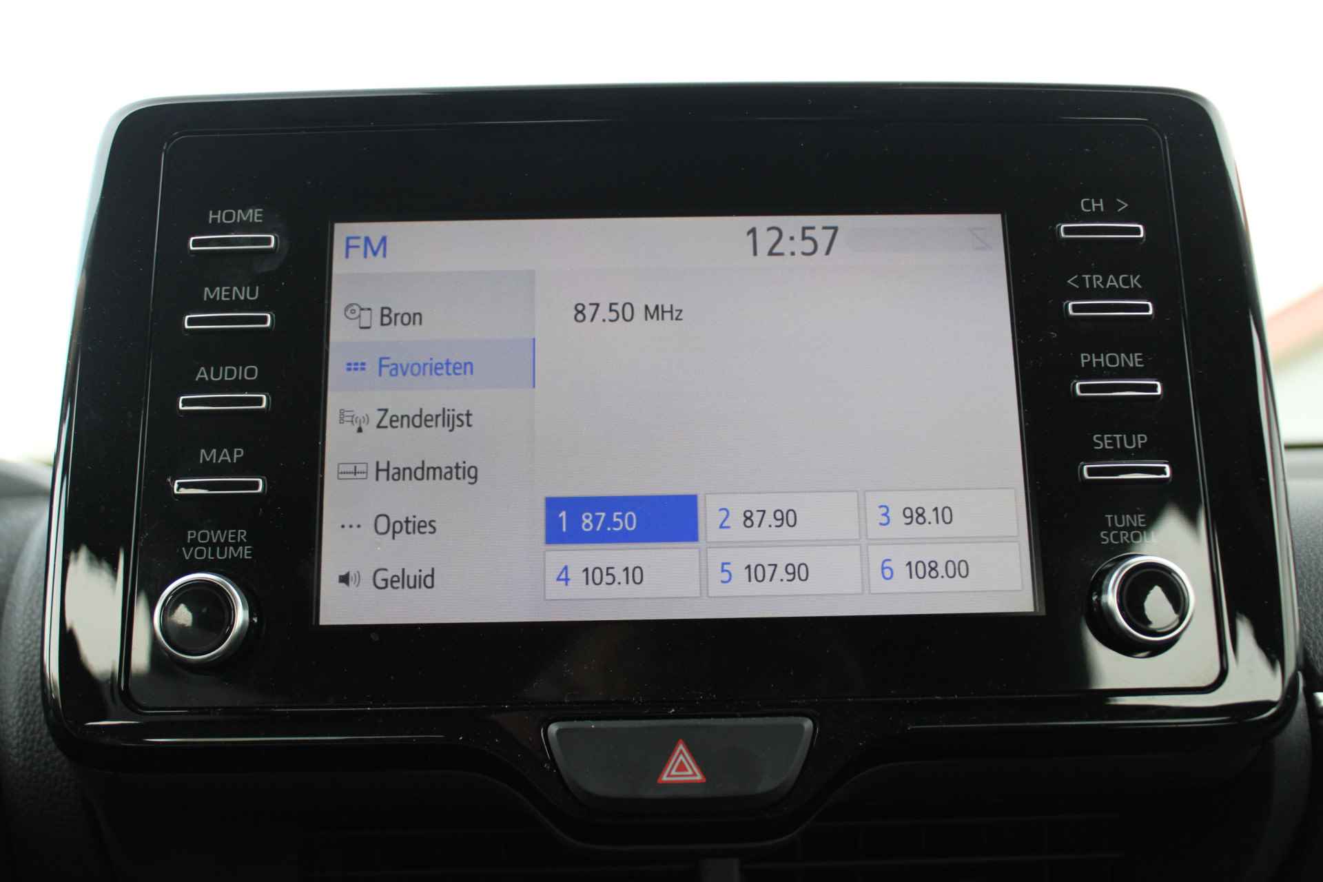 Toyota Yaris 1.5 Hybrid Dynamic Automaat Achteruitrijcamera, Adaptieve Cruise Control, Apple Carplay/Android Auto - 25/37