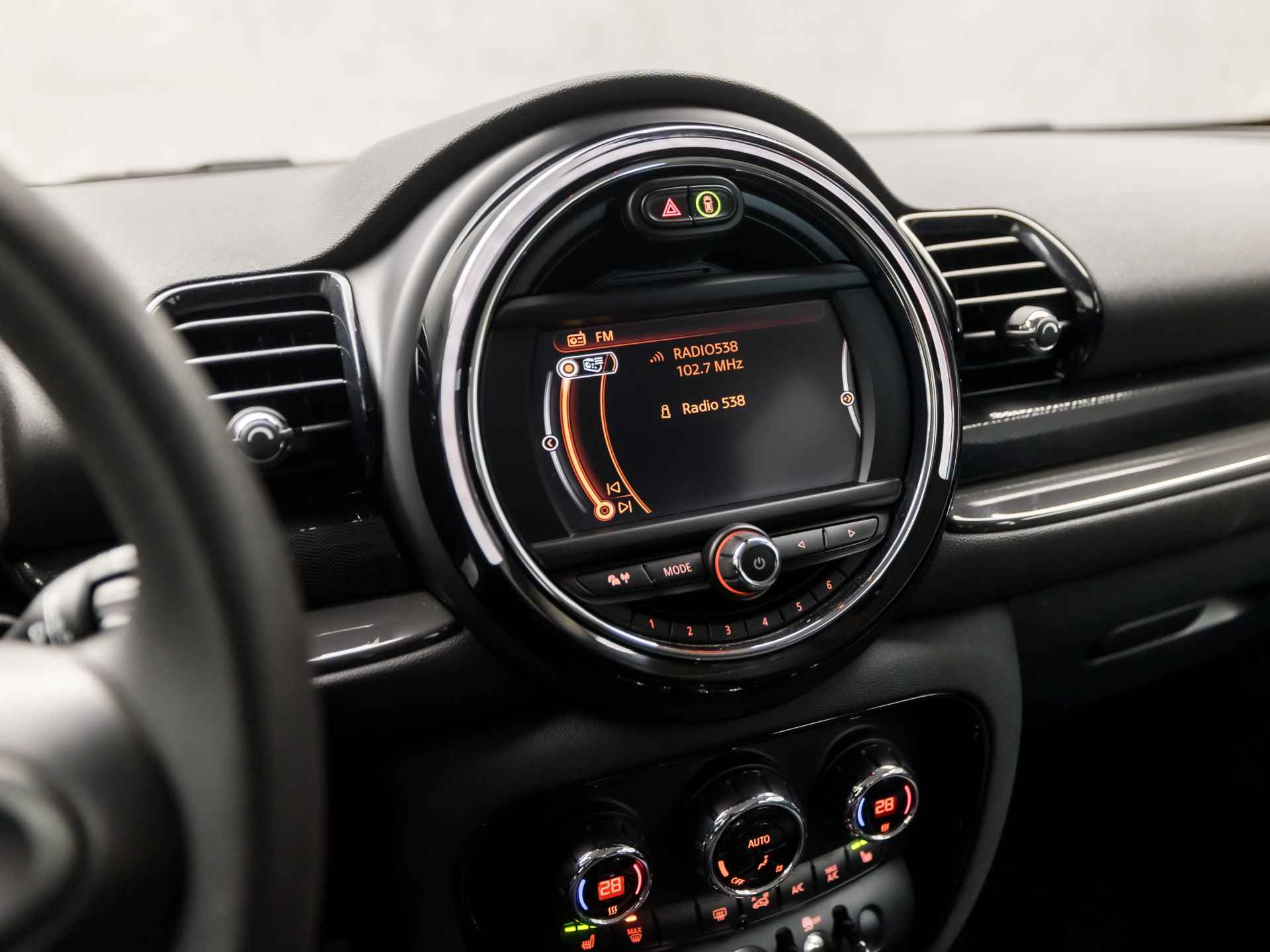 MINI Clubman 1.5 Cooper (SCHERM, CLIMATE, STOELVERWARMING, SPORTSTOELEN, CRUISE, PARKEERSENSOREN, NIEUWE APK, NIEUWSTAAT) - 8/35