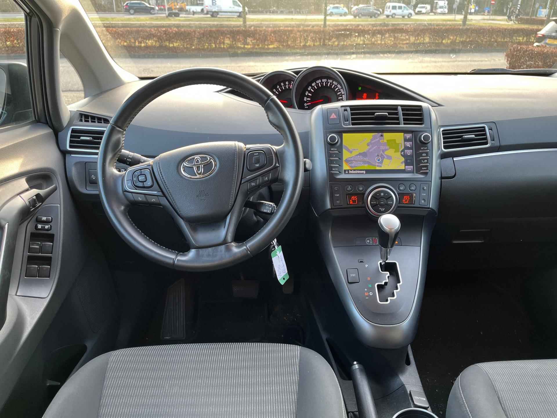 Toyota Verso 1.8 VVT-i Aspiration 7p.|Trekhaak|Navigatie - 8/19