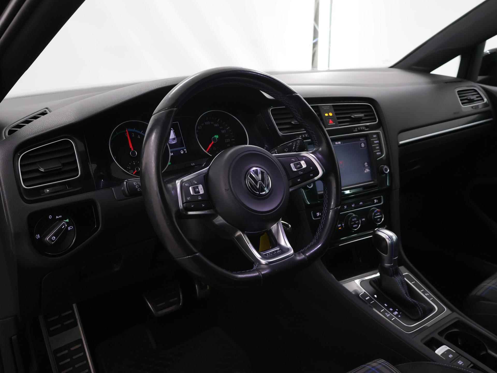 Volkswagen Golf 1.4 TSI GTE Connected Series | Panoramadak | Navigatie | Climate Control | Parkeersensoren | Cruise Control | - 8/46