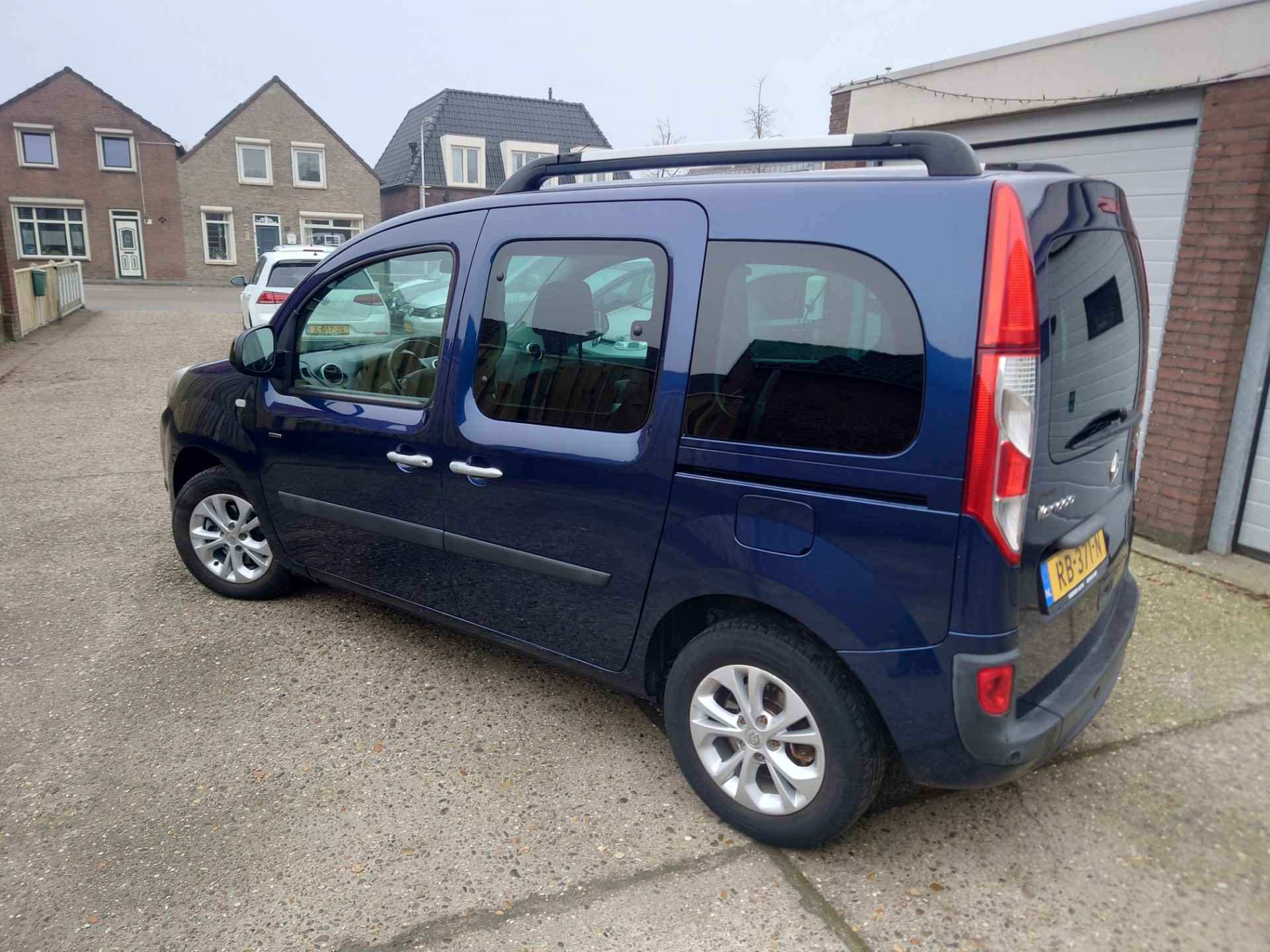 Renault Kangoo Family 1.2 TCe Limited Start&Stop, Dealer onderhouden, Eerste eigenaar, Airco, 2 schuifdeuren - 4/25