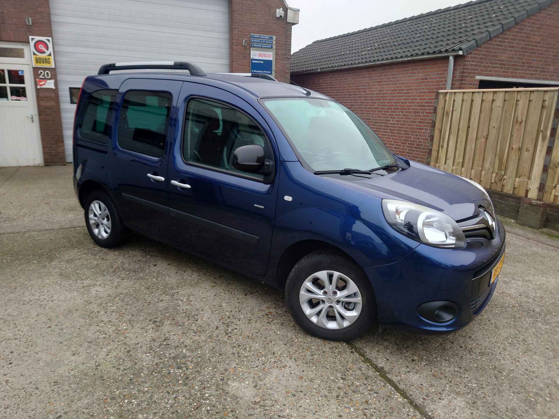 Renault Kangoo Family 1.2 TCe Limited Start&Stop, Dealer onderhouden, Eerste eigenaar, Airco, 2 schuifdeuren - 6/25