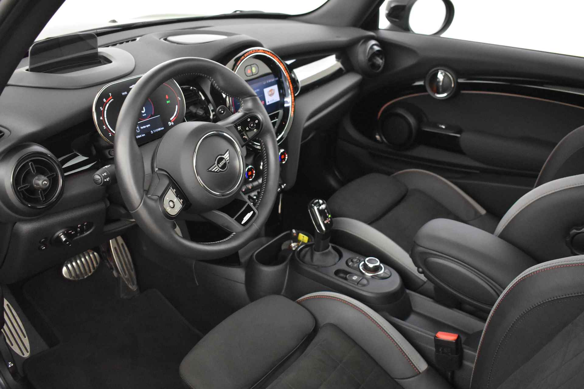 MINI Hatchback John Cooper Works Automaat / Panoramadak / JCW Pro uitlaat / Adaptief onderstel / Achteruitrijcamera / Stoelverwarming / Active Cruise Control / LED / Head-Up / Park Assistant - 5/39