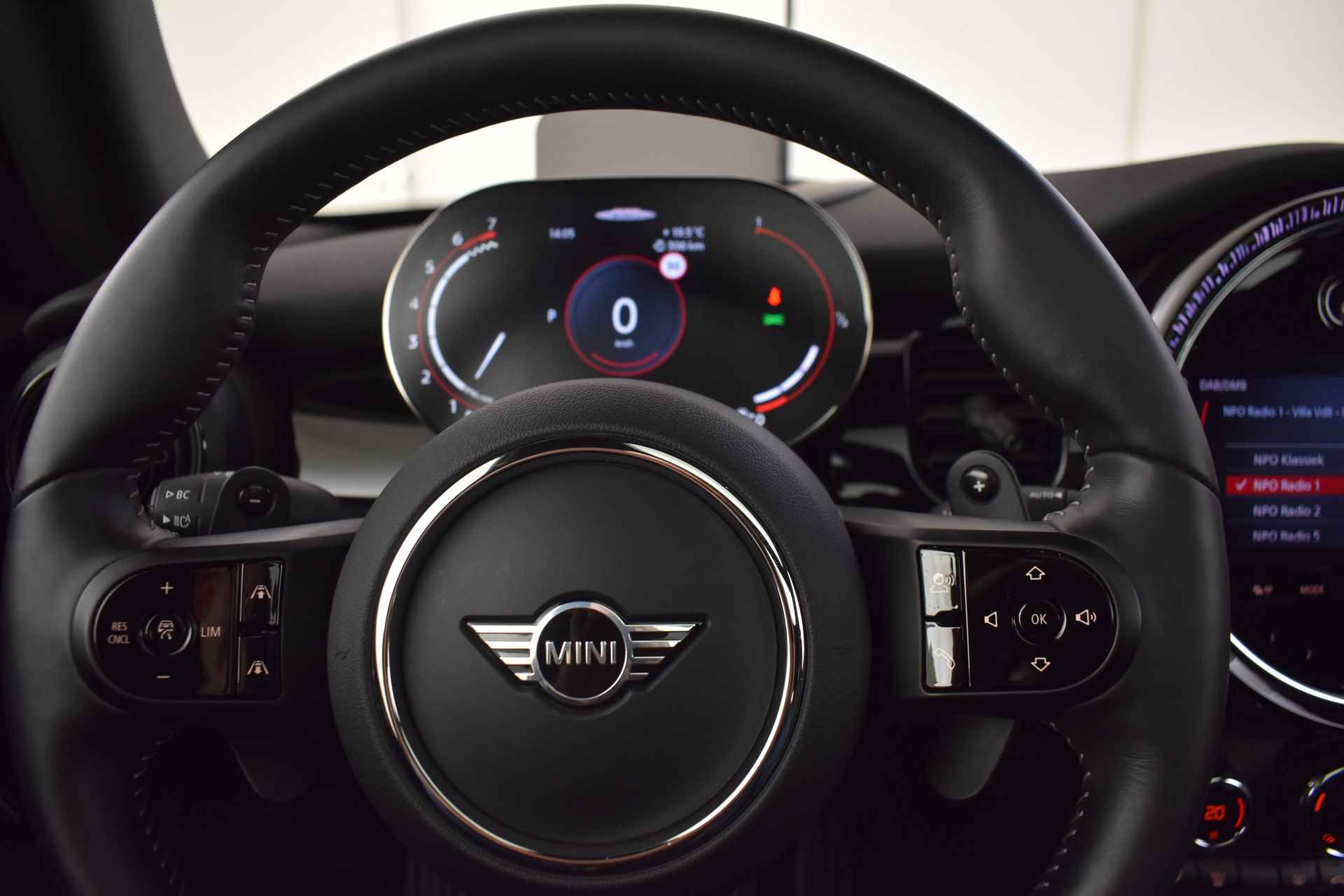 MINI Hatchback John Cooper Works Automaat / Panoramadak / JCW Pro uitlaat / Adaptief onderstel / Achteruitrijcamera / Stoelverwarming / Active Cruise Control / LED / Head-Up / Park Assistant - 7/39